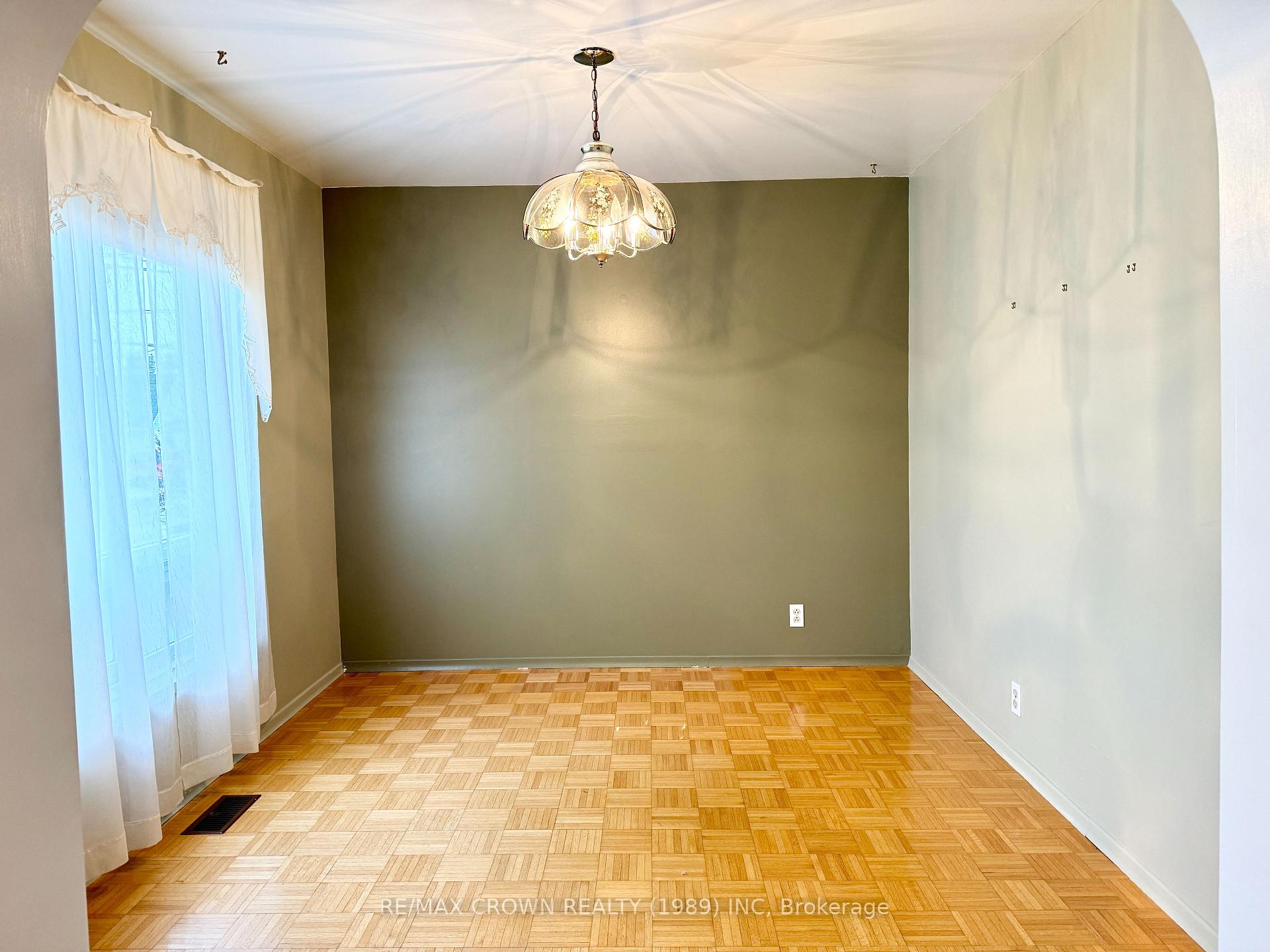 Photo 9 of 13 Brock Crescent, Kapuskasing — HOMEH