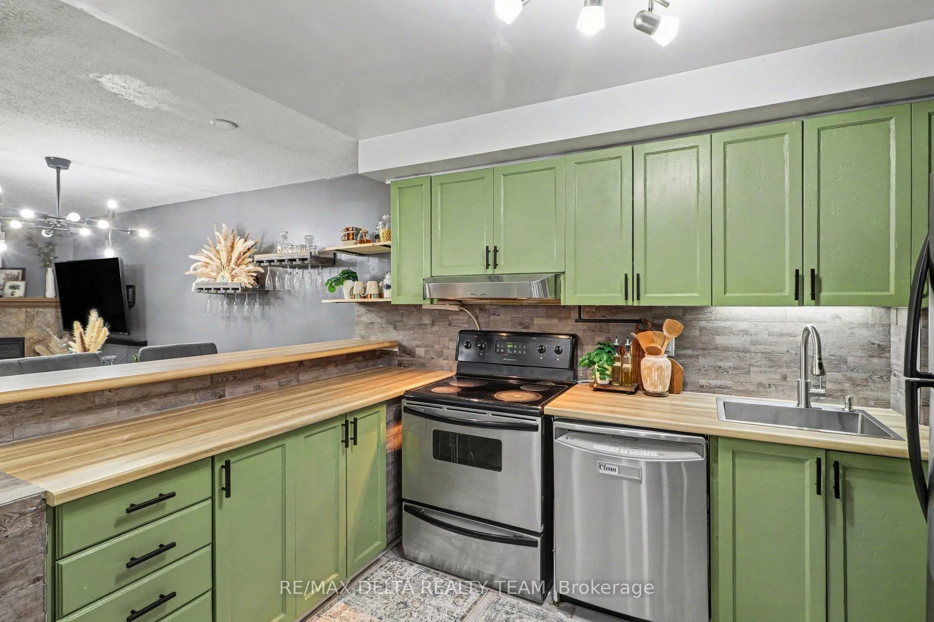 Photo 17 of Unit A, 6704 Jeanne D'Arc Boulevard, Ottawa, Convent Glen North — HOMEH