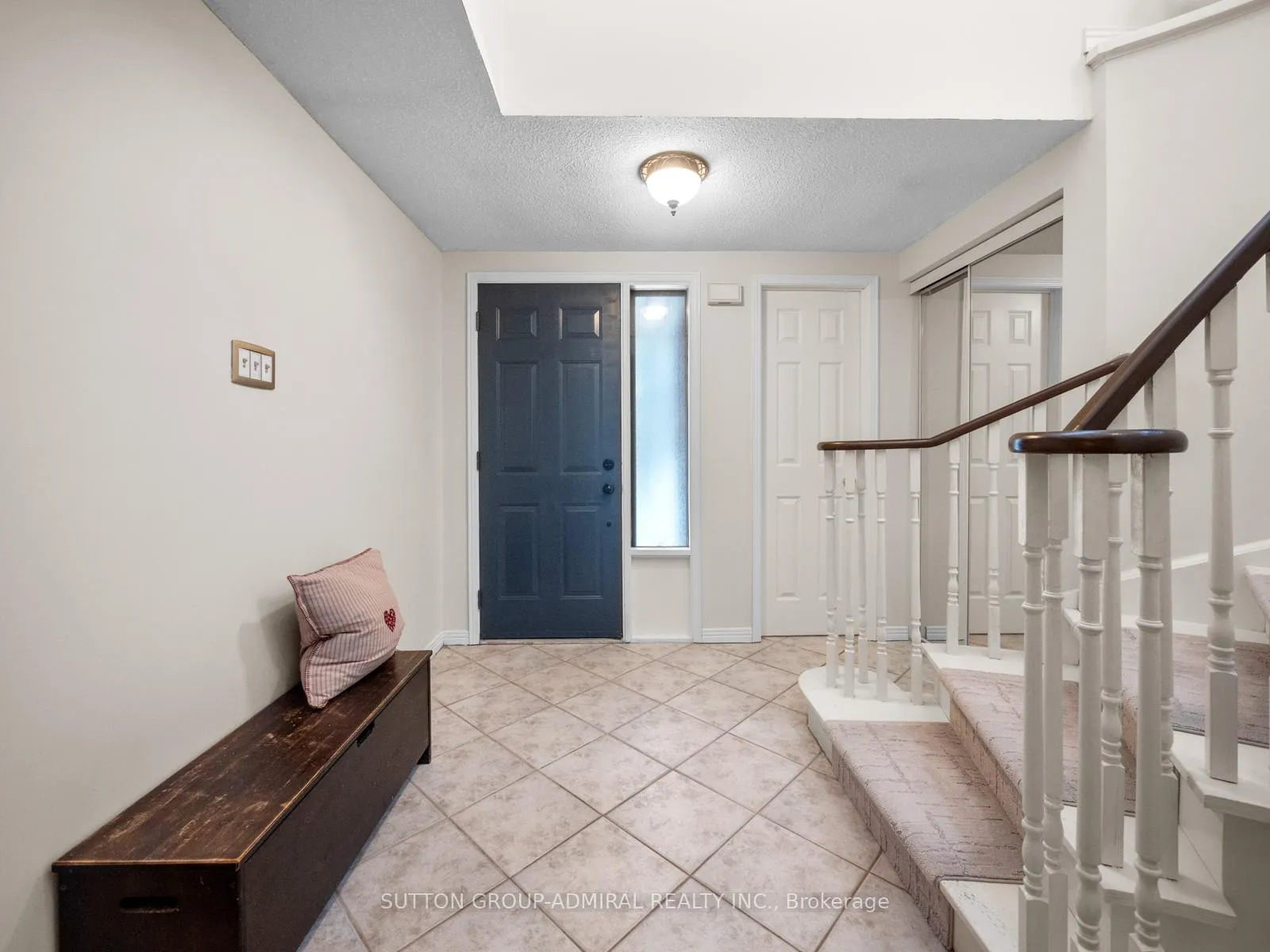 Photo 3 of 103 Winding Lane, Vaughan, Crestwood-Springfarm-Yorkhill — HOMEH