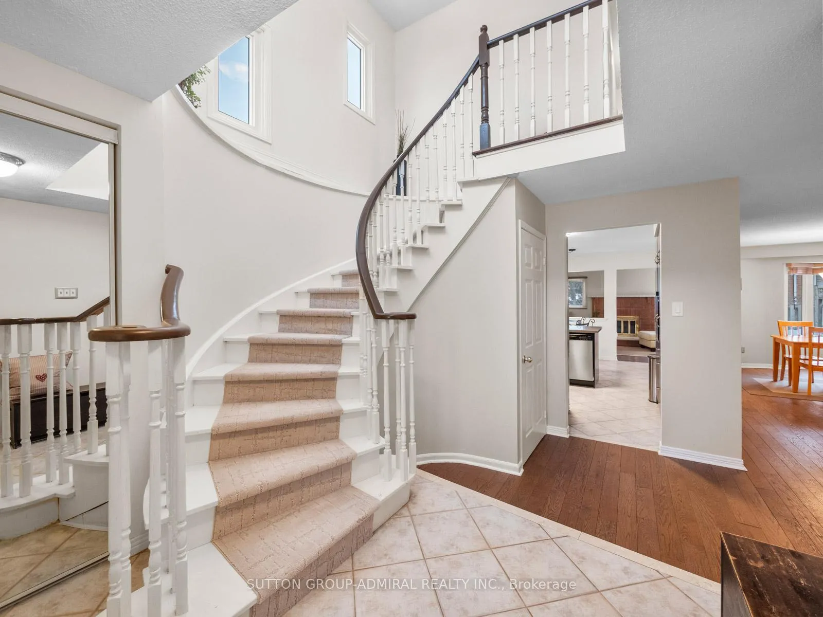 Photo 4 of 103 Winding Lane, Vaughan, Crestwood-Springfarm-Yorkhill — HOMEH