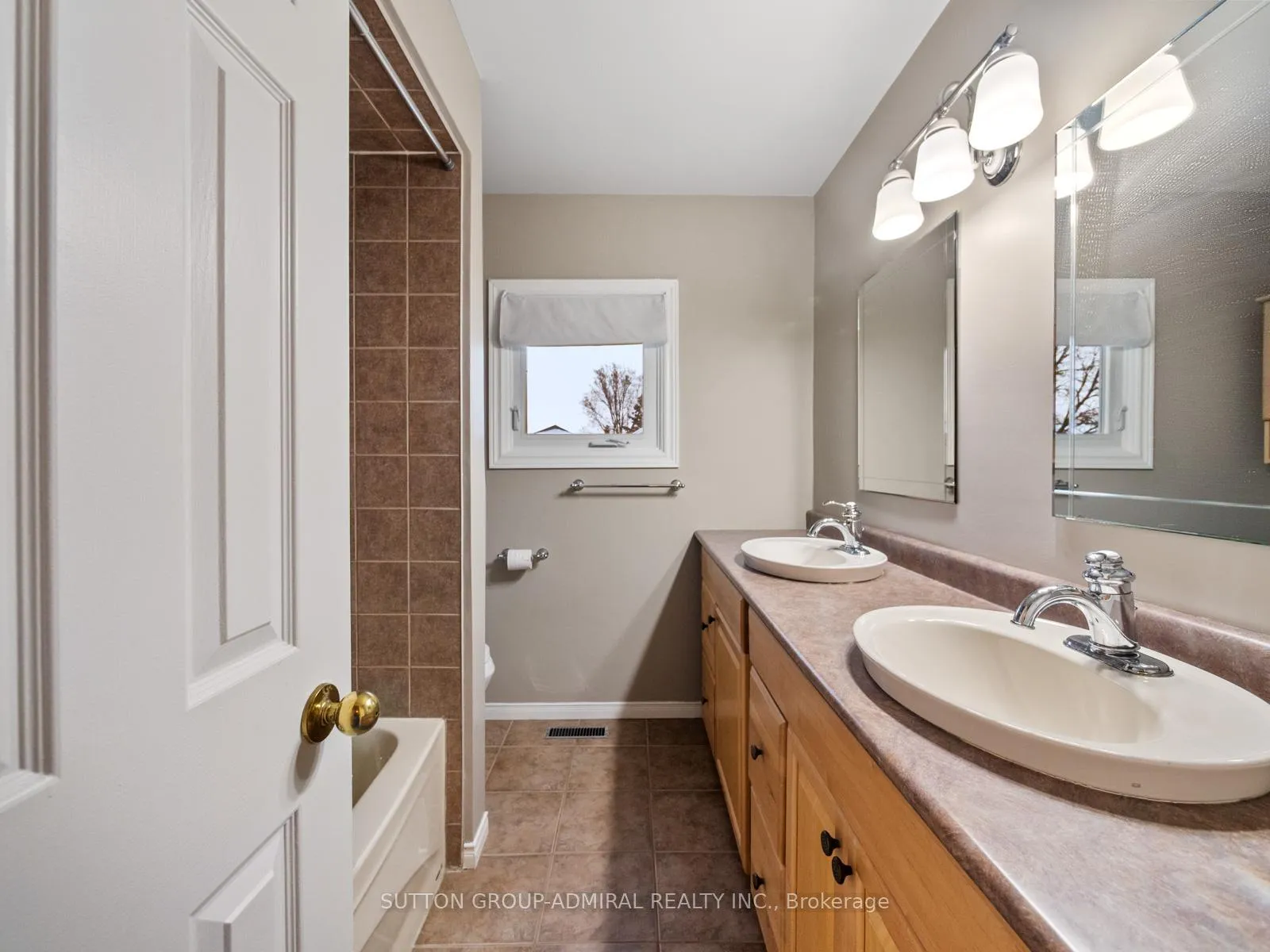 Photo 32 of 103 Winding Lane, Vaughan, Crestwood-Springfarm-Yorkhill — HOMEH