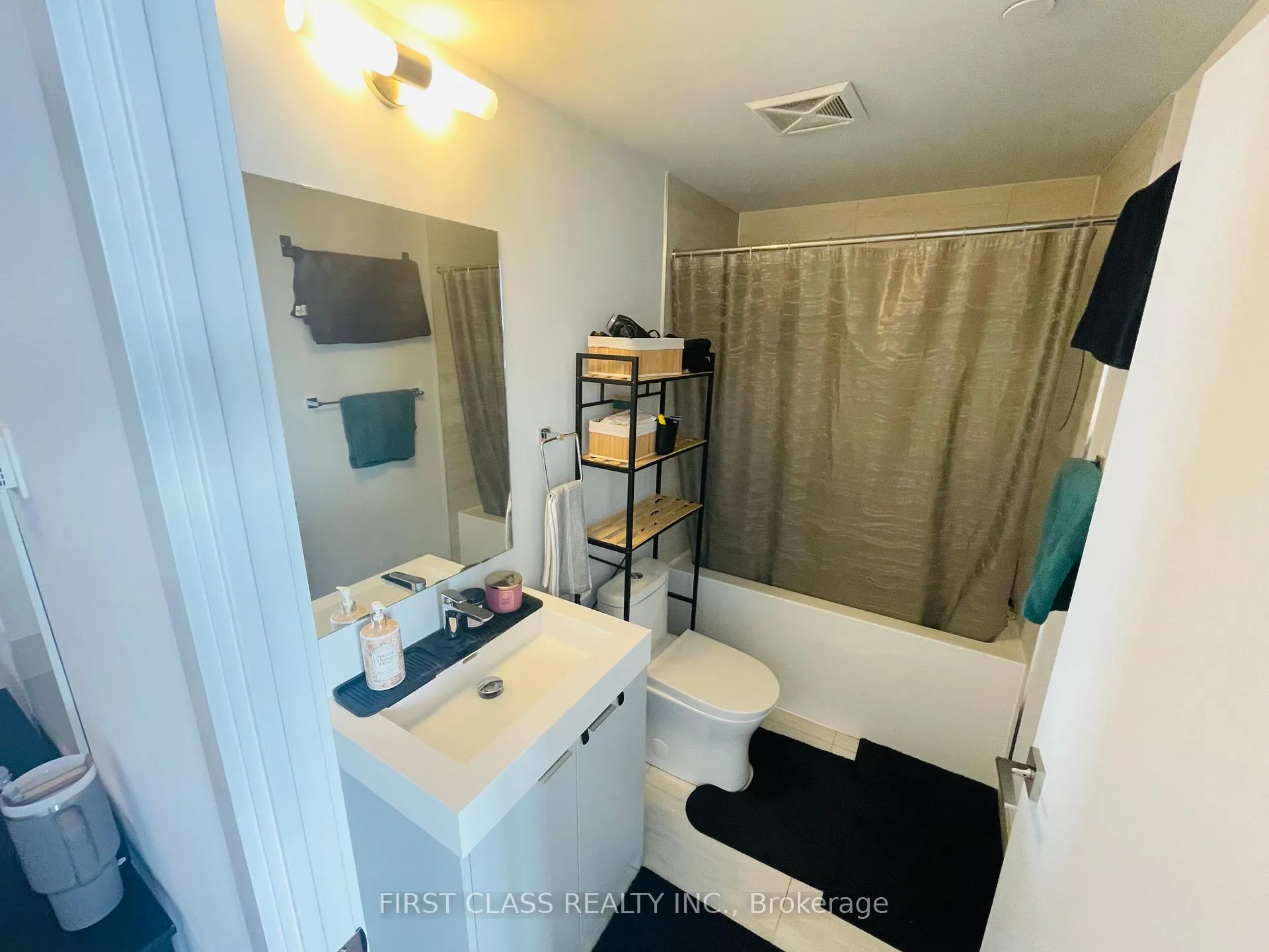 Photo 9 of Unit 3703, 2920 Highway 7 Road, Vaughan, Concord — HOMEH