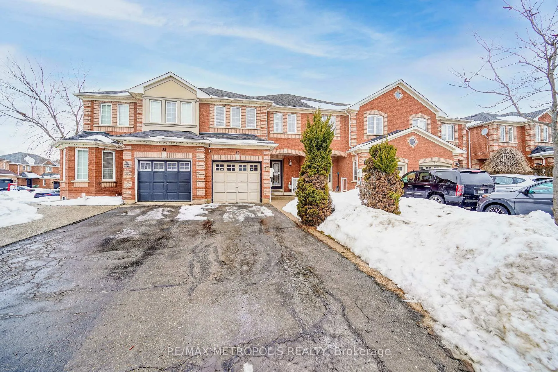 Photo 4 of 30 Todmorden Drive, Brampton, Northwest Sandalwood Parkway — HOMEH