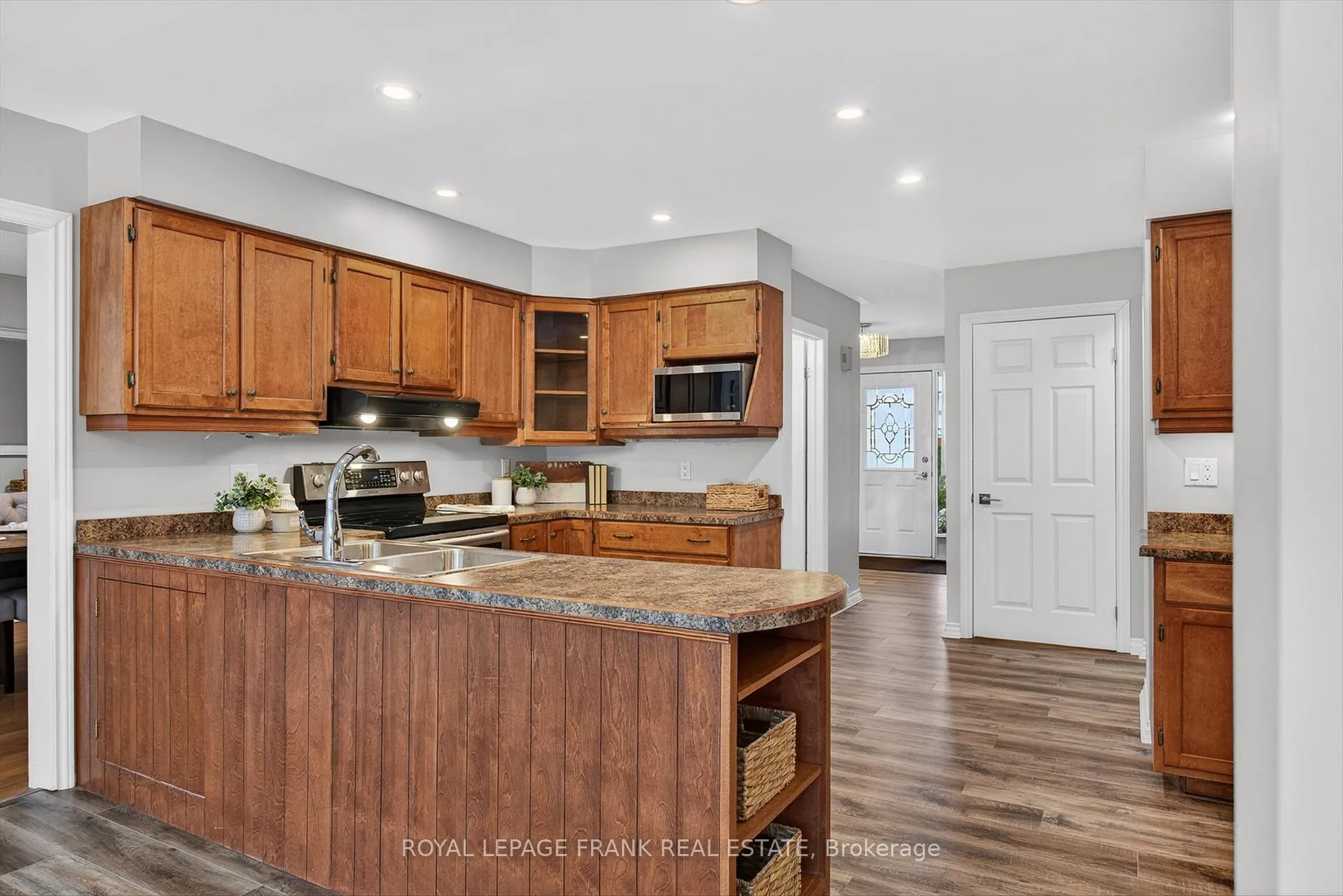 Photo 14 of 1821 Parkwood Circle, Peterborough, Monaghan Ward 2 — HOMEH