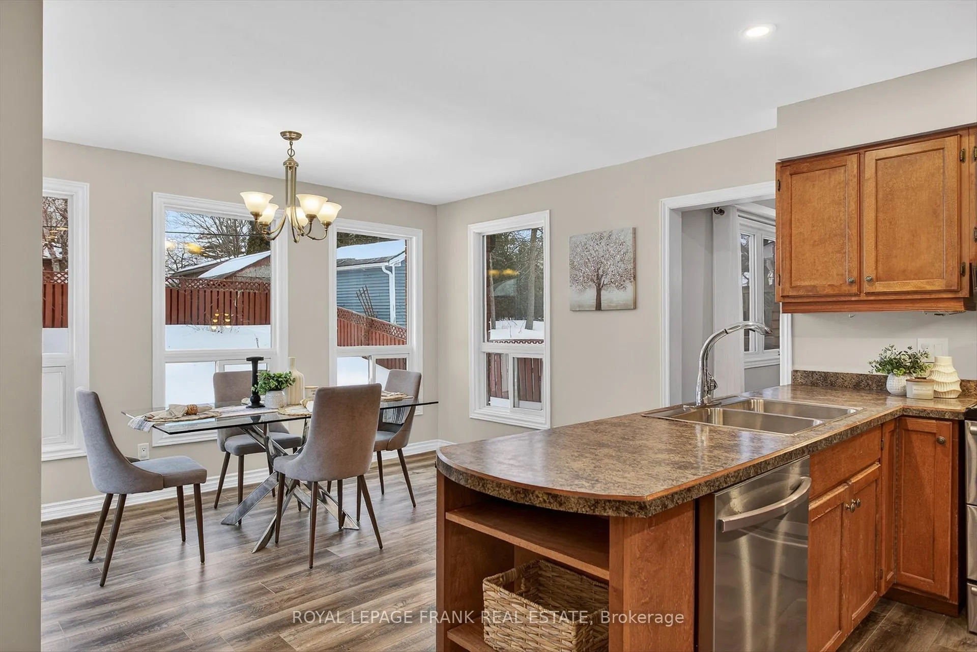 Photo 15 of 1821 Parkwood Circle, Peterborough, Monaghan Ward 2 — HOMEH