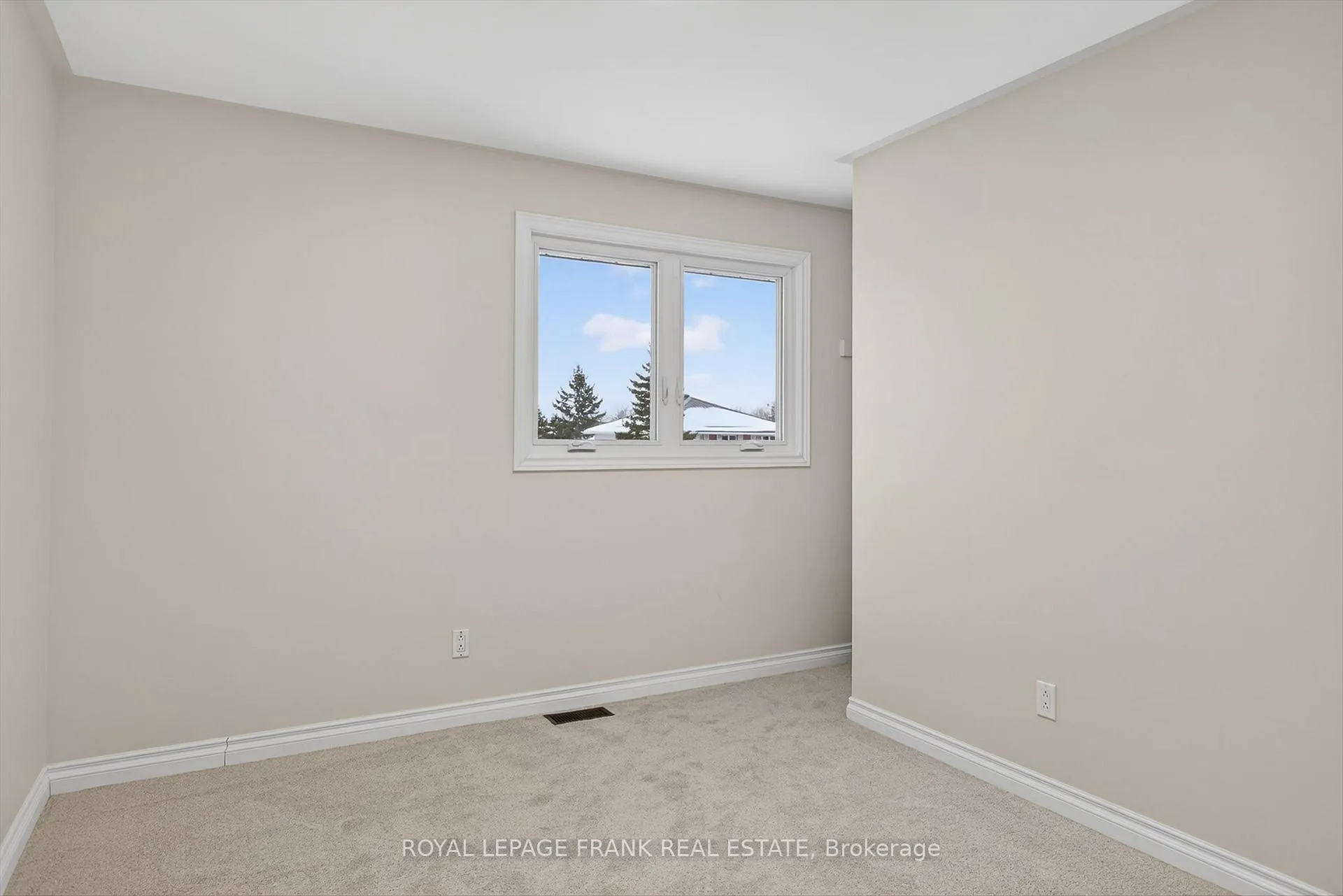 Photo 28 of 1821 Parkwood Circle, Peterborough, Monaghan Ward 2 — HOMEH