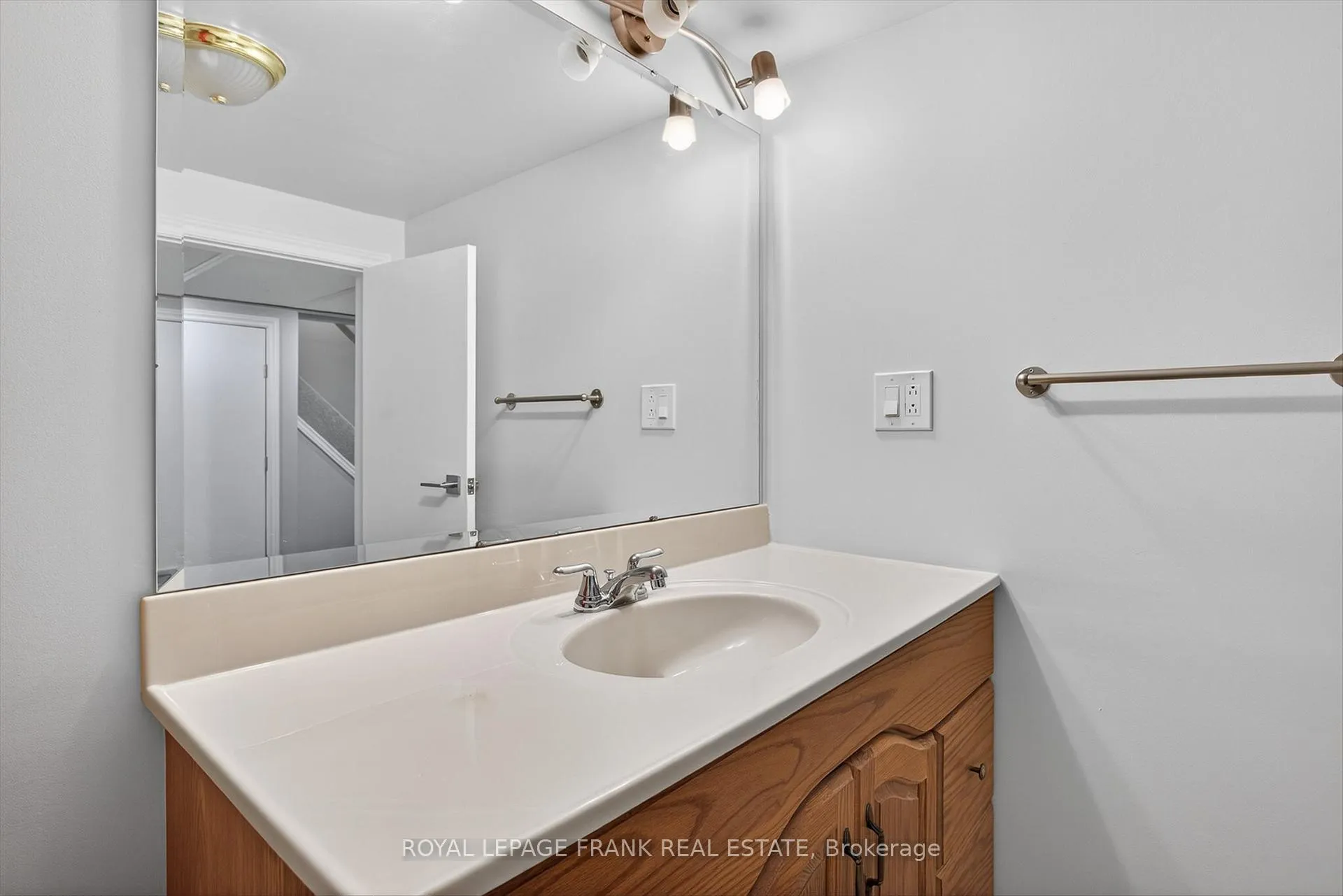 Photo 41 of 1821 Parkwood Circle, Peterborough, Monaghan Ward 2 — HOMEH