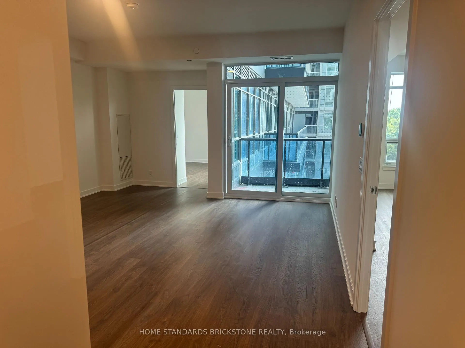Photo 7 of Unit A-423, 30 Upper Mall Way, Vaughan, Brownridge — HOMEH