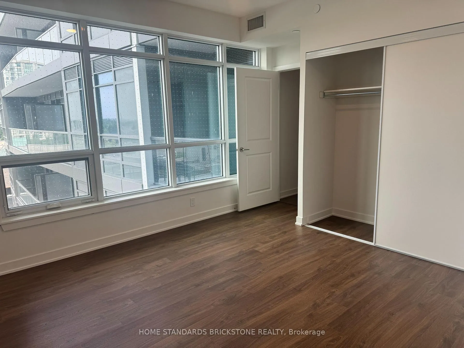 Photo 8 of Unit A-423, 30 Upper Mall Way, Vaughan, Brownridge — HOMEH