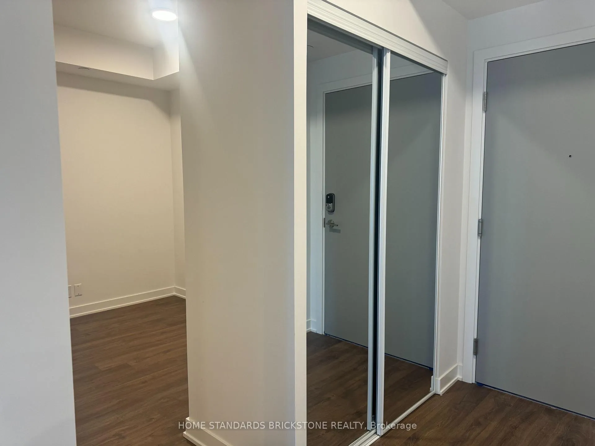 Photo 13 of Unit A-423, 30 Upper Mall Way, Vaughan, Brownridge — HOMEH