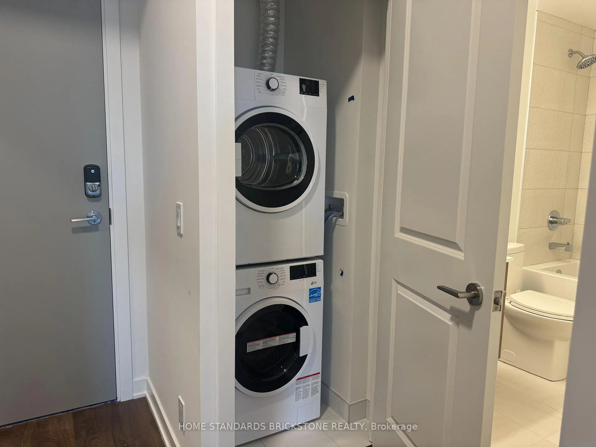 Photo 16 of Unit A-423, 30 Upper Mall Way, Vaughan, Brownridge — HOMEH