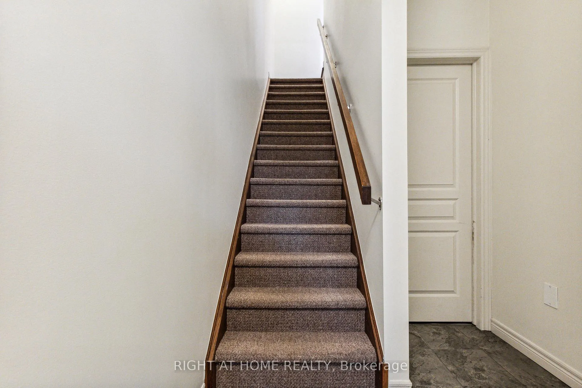 Photo 10 of 56 Robert Peel Road, Kitchener — HOMEH