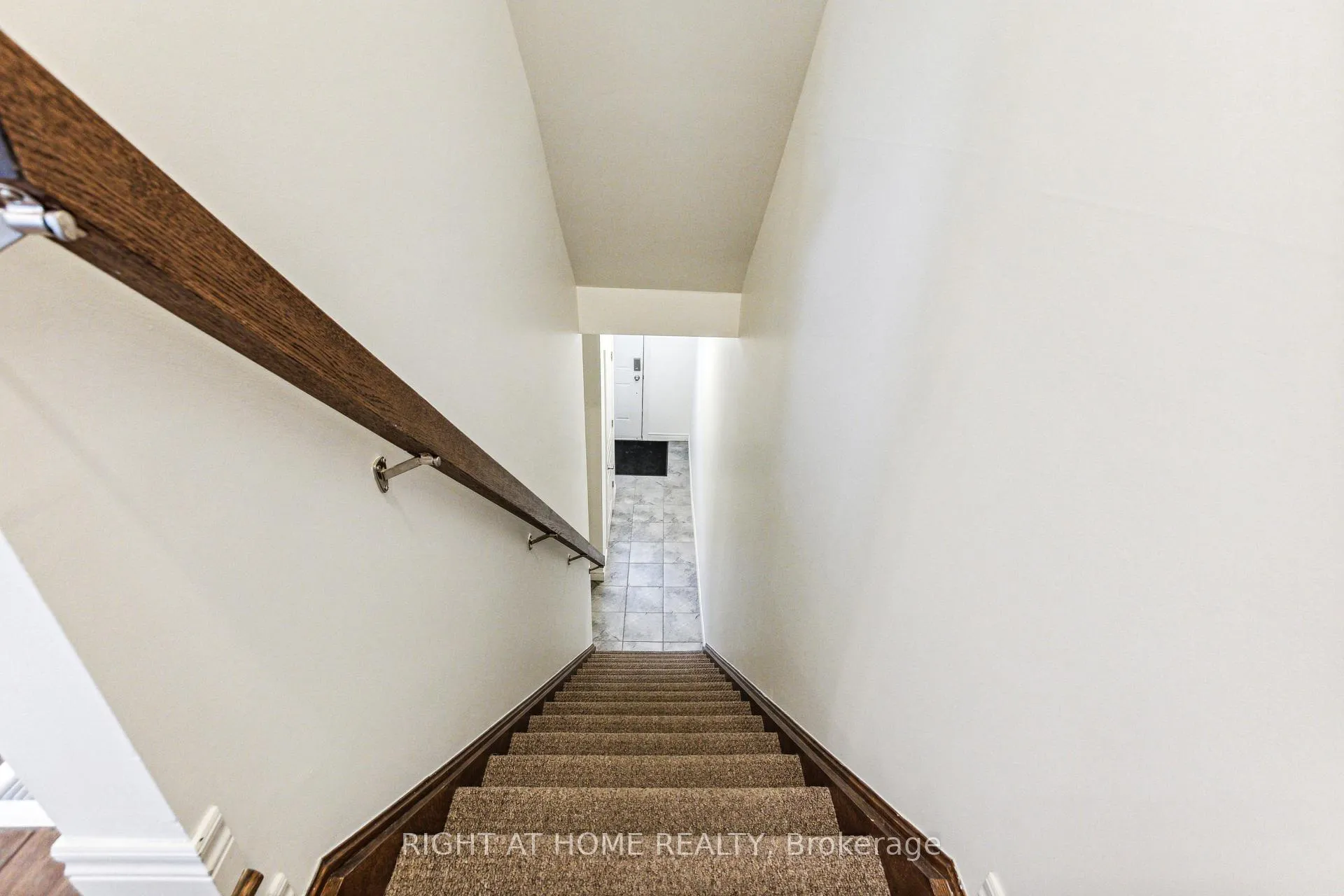 Photo 11 of 56 Robert Peel Road, Kitchener — HOMEH