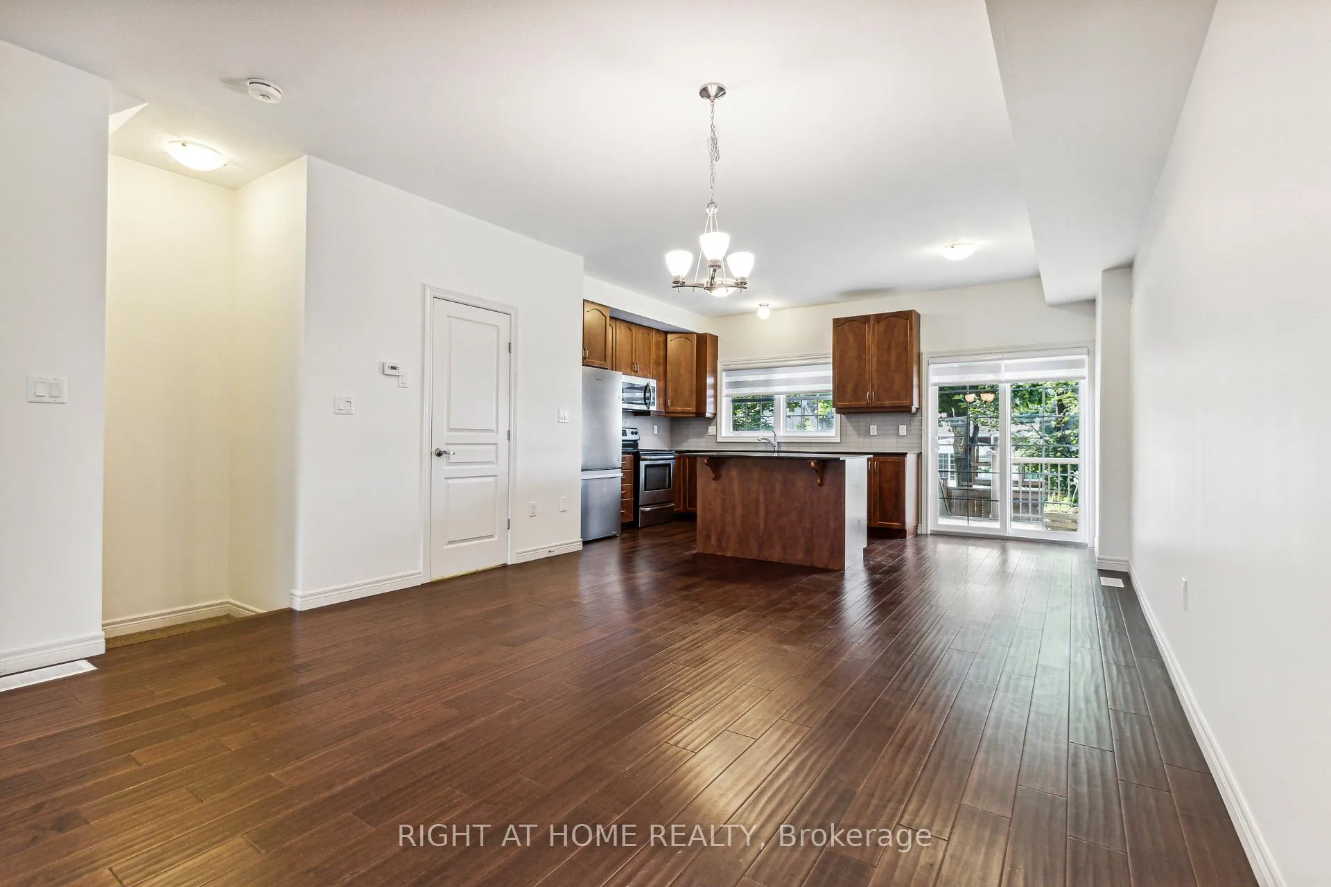 Photo 16 of 56 Robert Peel Road, Kitchener — HOMEH
