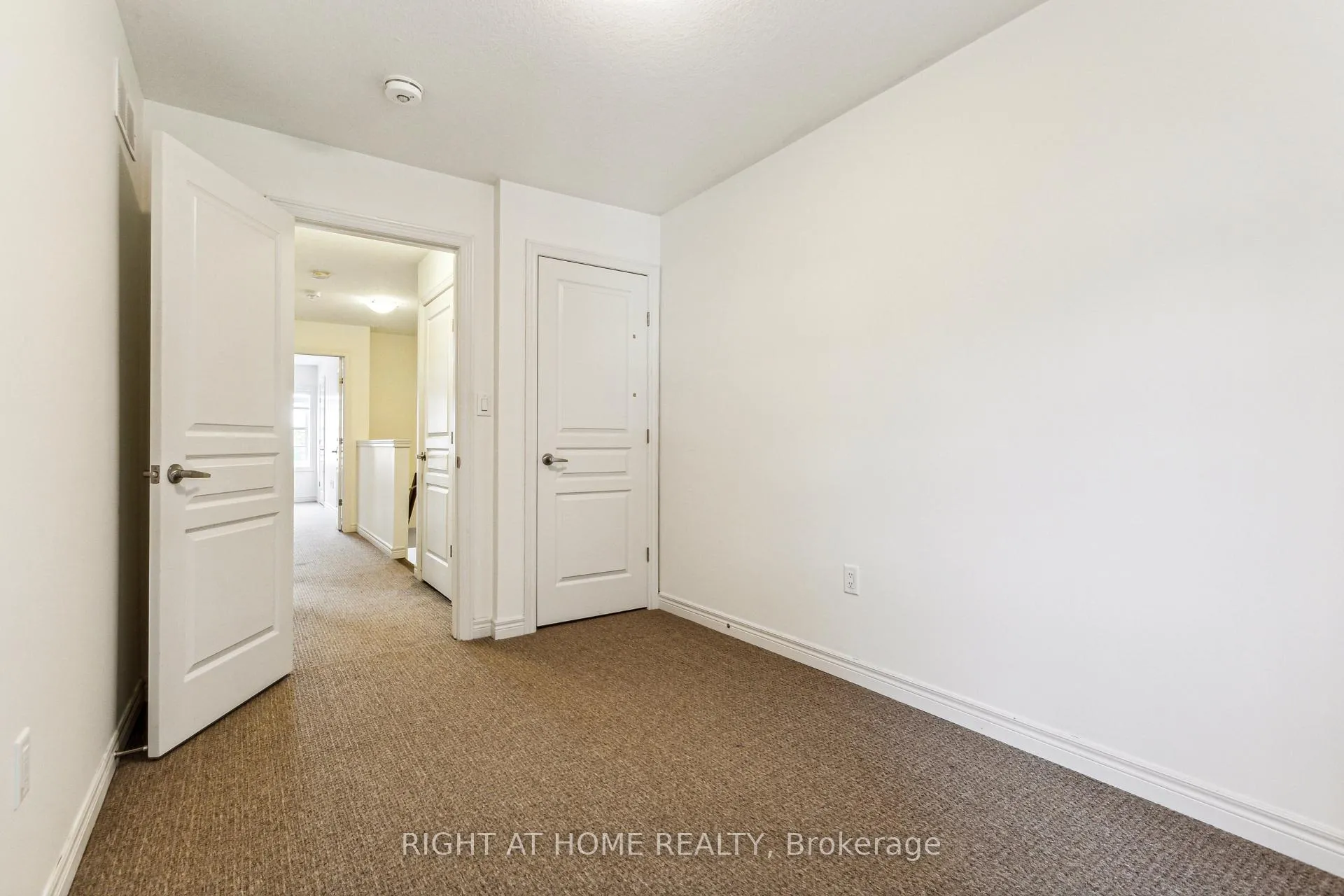 Photo 26 of 56 Robert Peel Road, Kitchener — HOMEH
