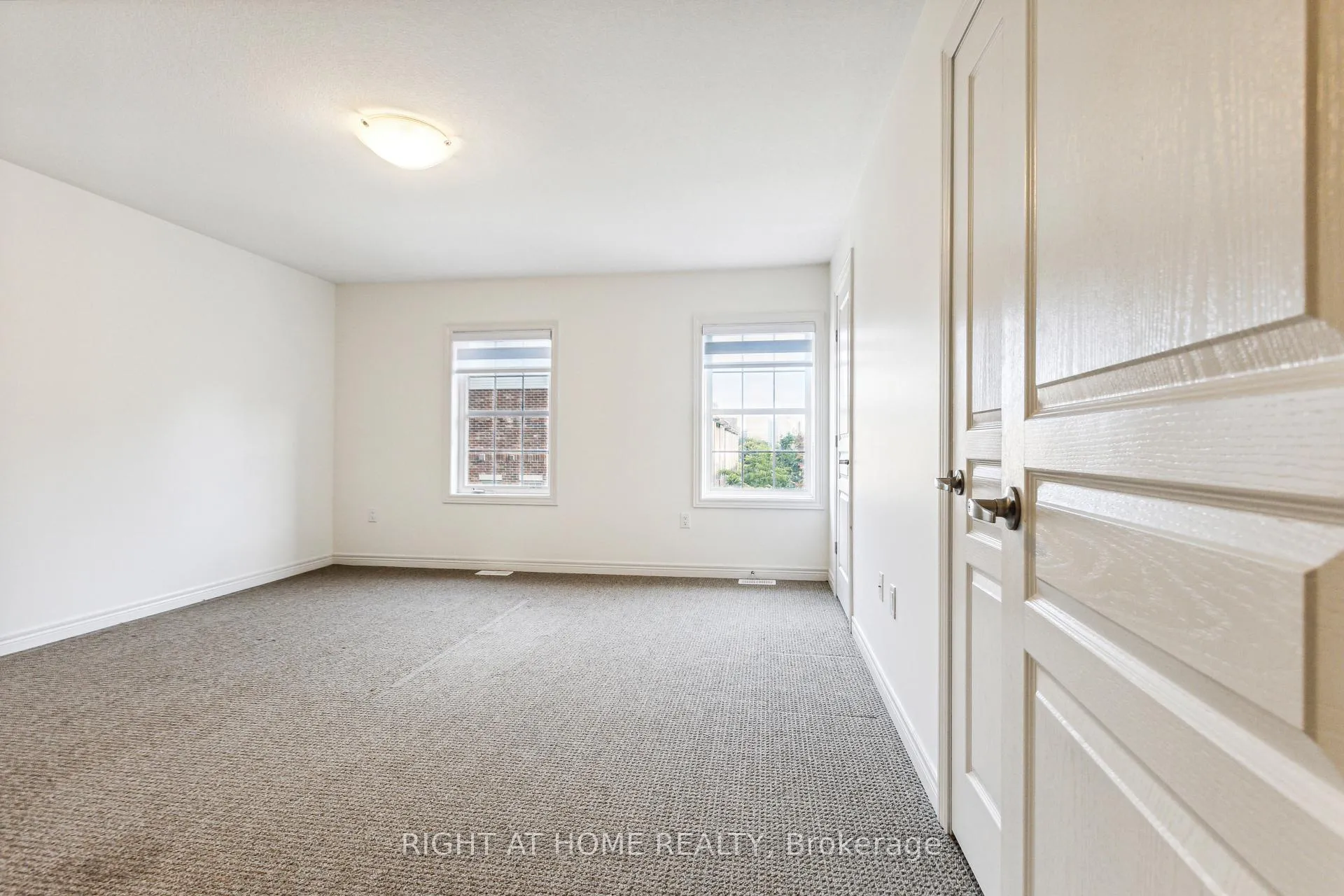 Photo 30 of 56 Robert Peel Road, Kitchener — HOMEH