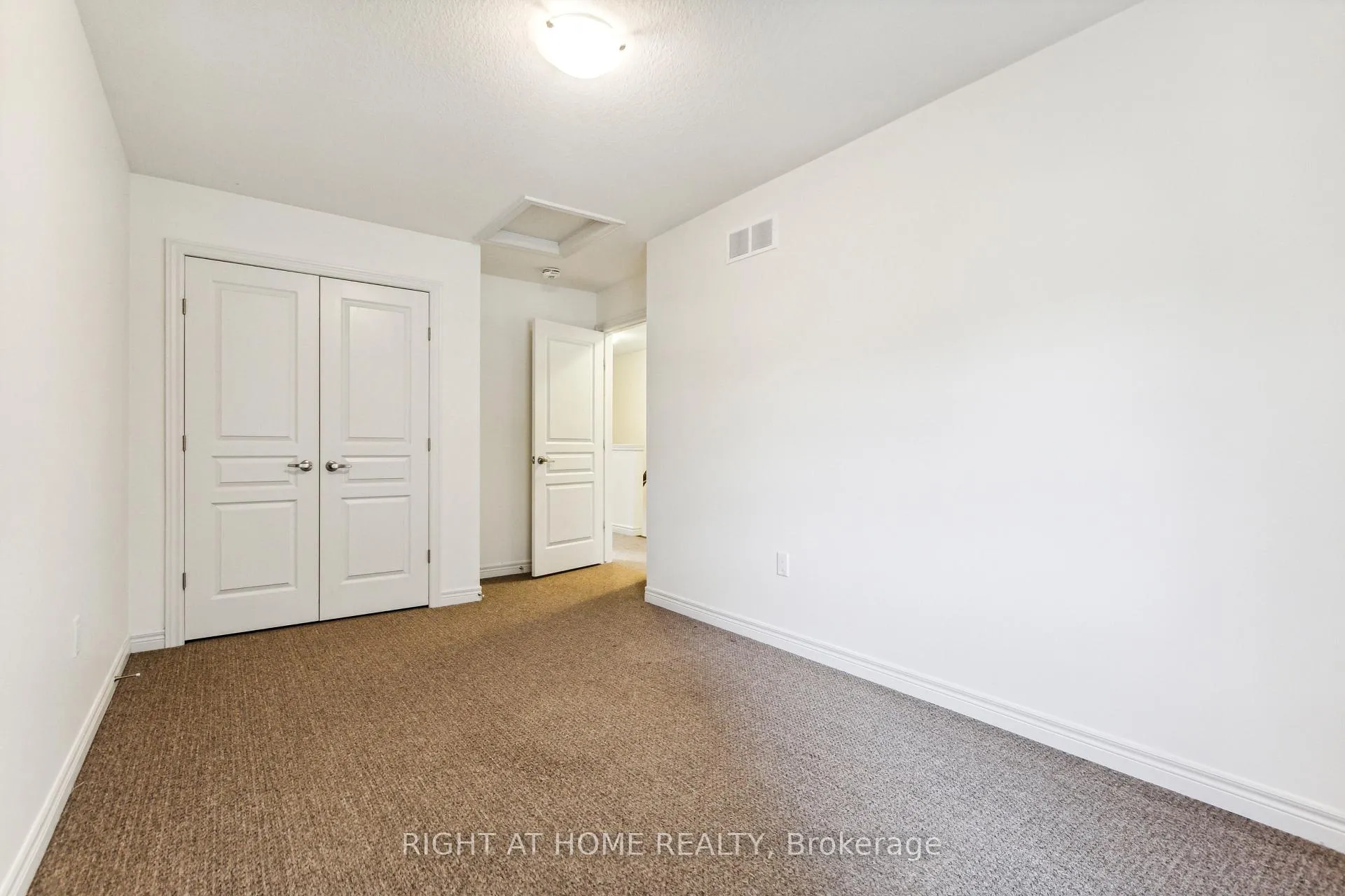 Photo 36 of 56 Robert Peel Road, Kitchener — HOMEH