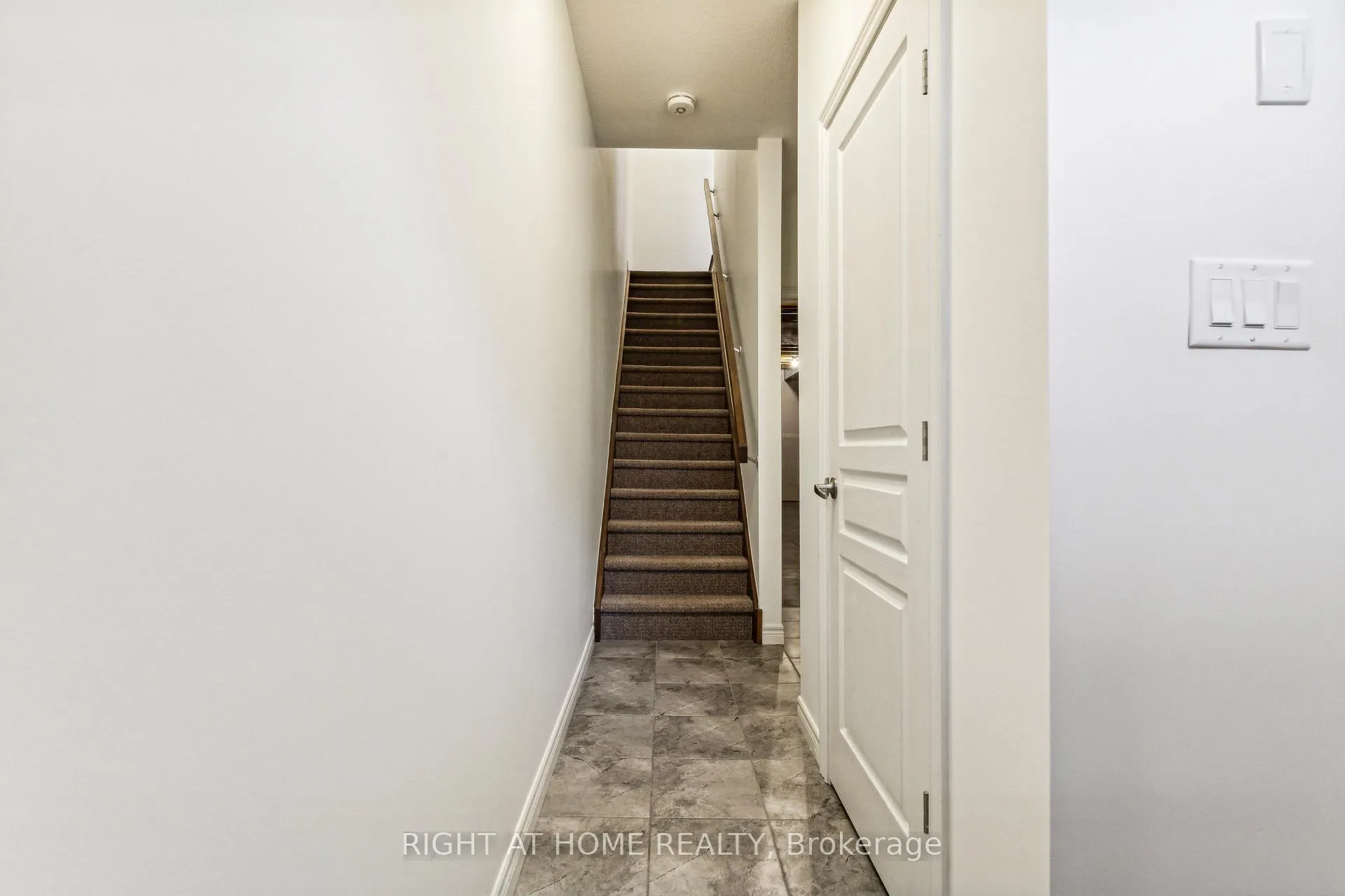Photo 39 of 56 Robert Peel Road, Kitchener — HOMEH