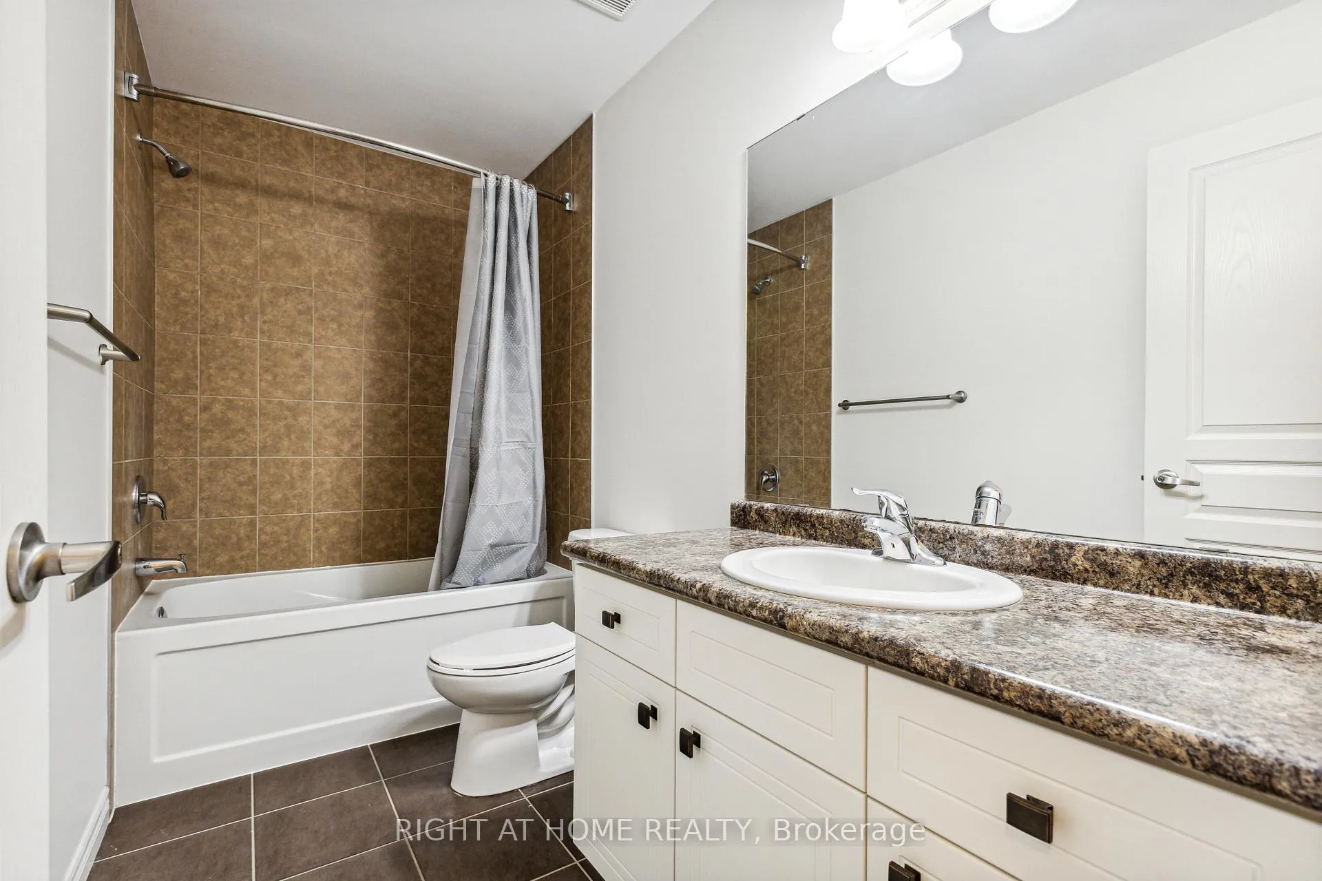 Photo 42 of 56 Robert Peel Road, Kitchener — HOMEH