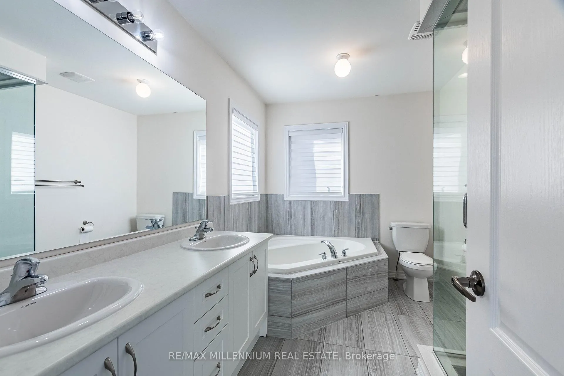 Photo 40 of 11 Spokanne Street, Brampton, Sandringham-Wellington North — HOMEH