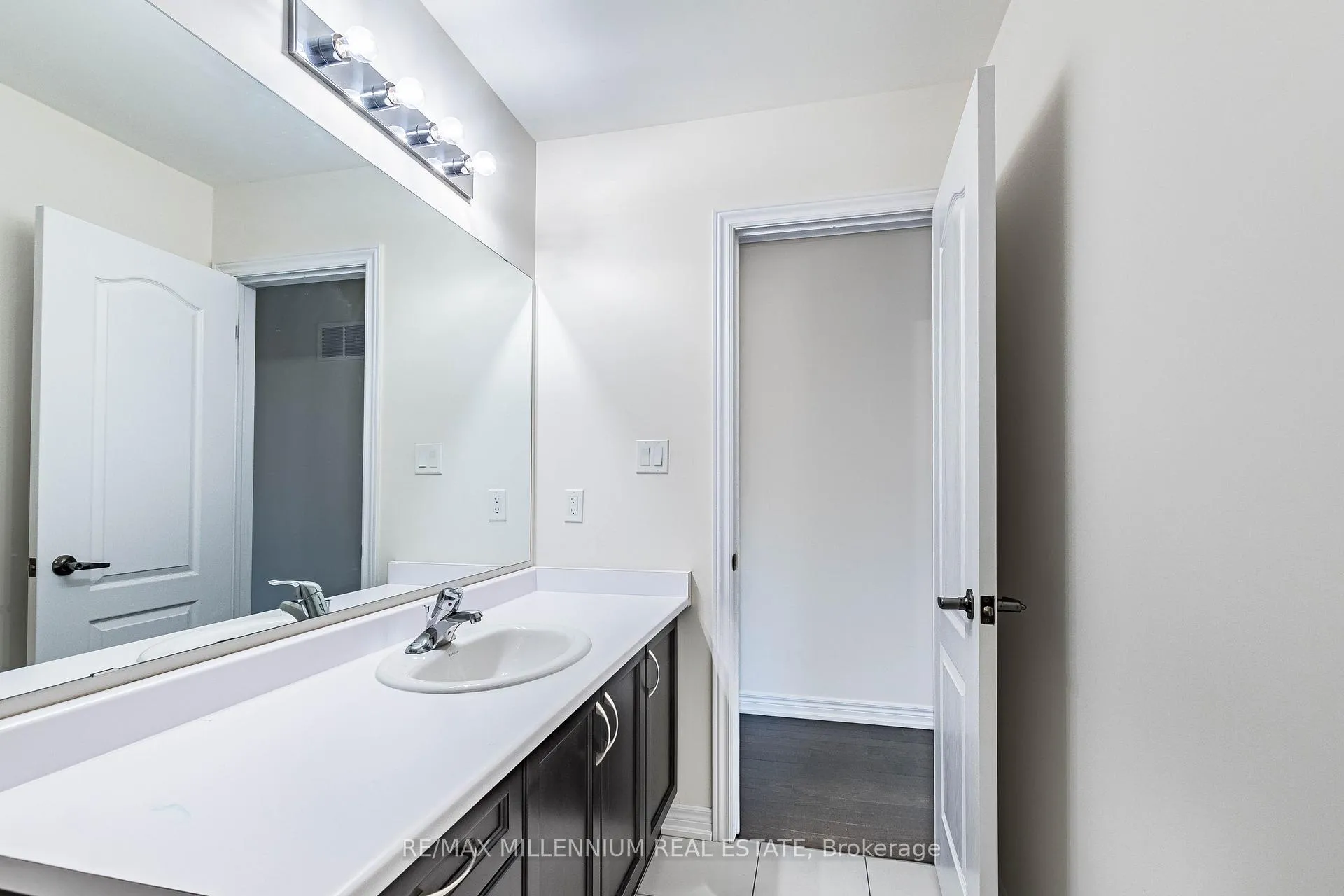 Photo 49 of 11 Spokanne Street, Brampton, Sandringham-Wellington North — HOMEH