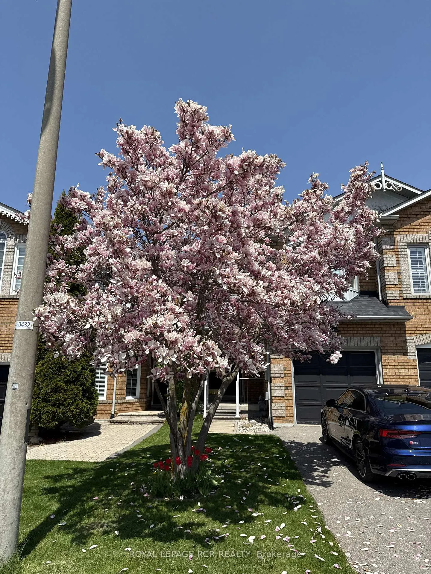 Photo 3 of 122 Downey Circle, Aurora, Bayview Wellington — HOMEH