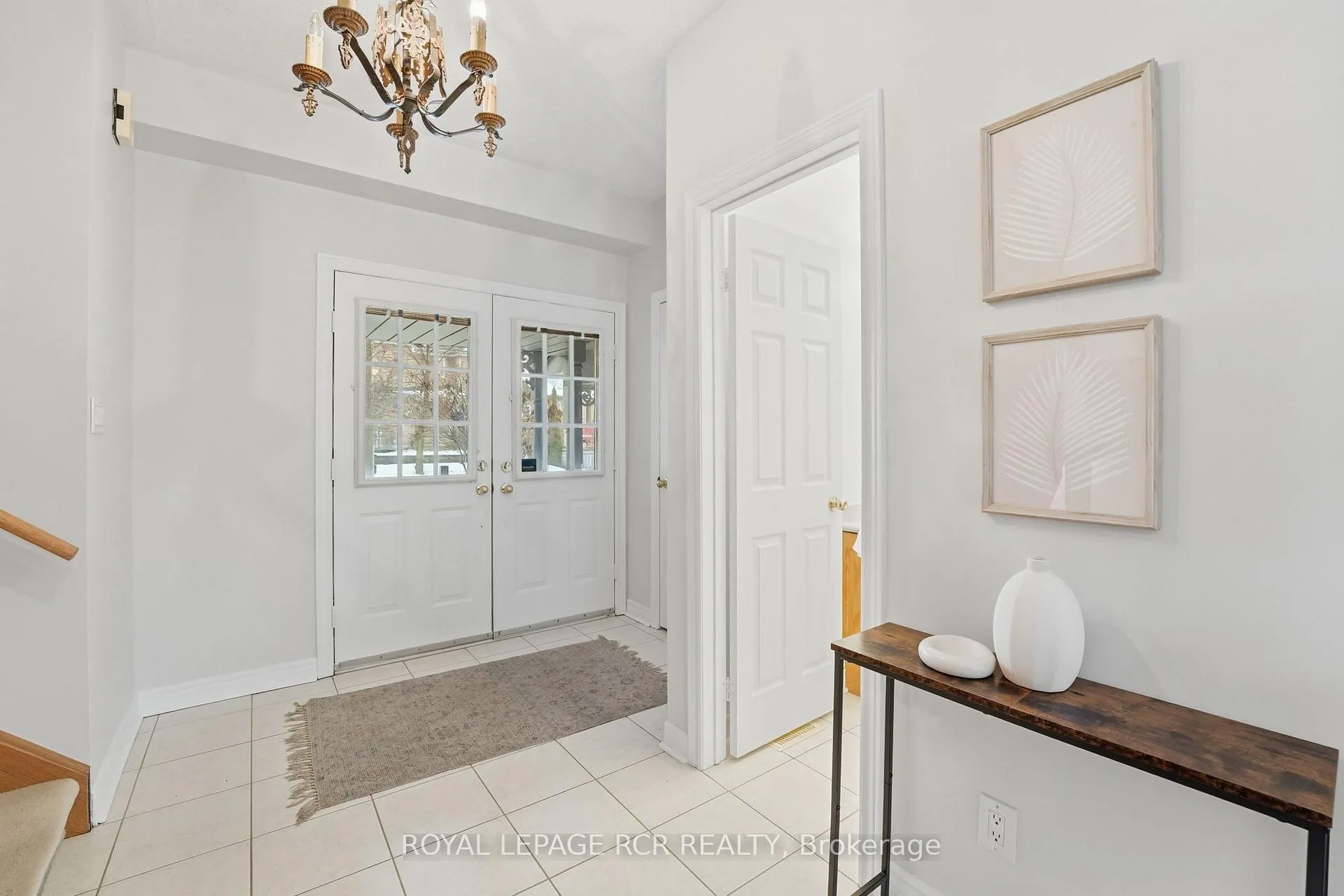 Photo 4 of 122 Downey Circle, Aurora, Bayview Wellington — HOMEH