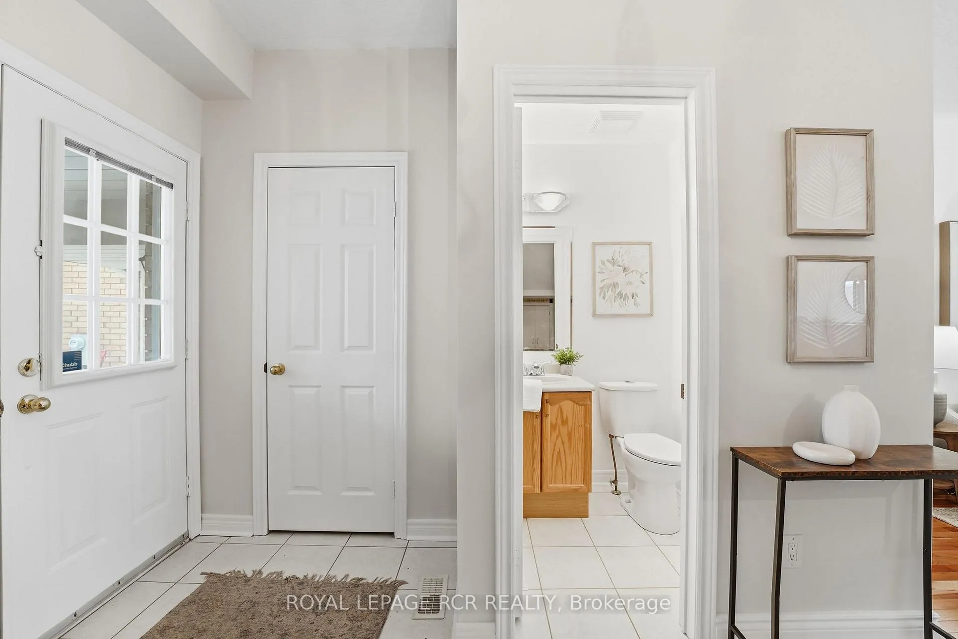 Photo 5 of 122 Downey Circle, Aurora, Bayview Wellington — HOMEH