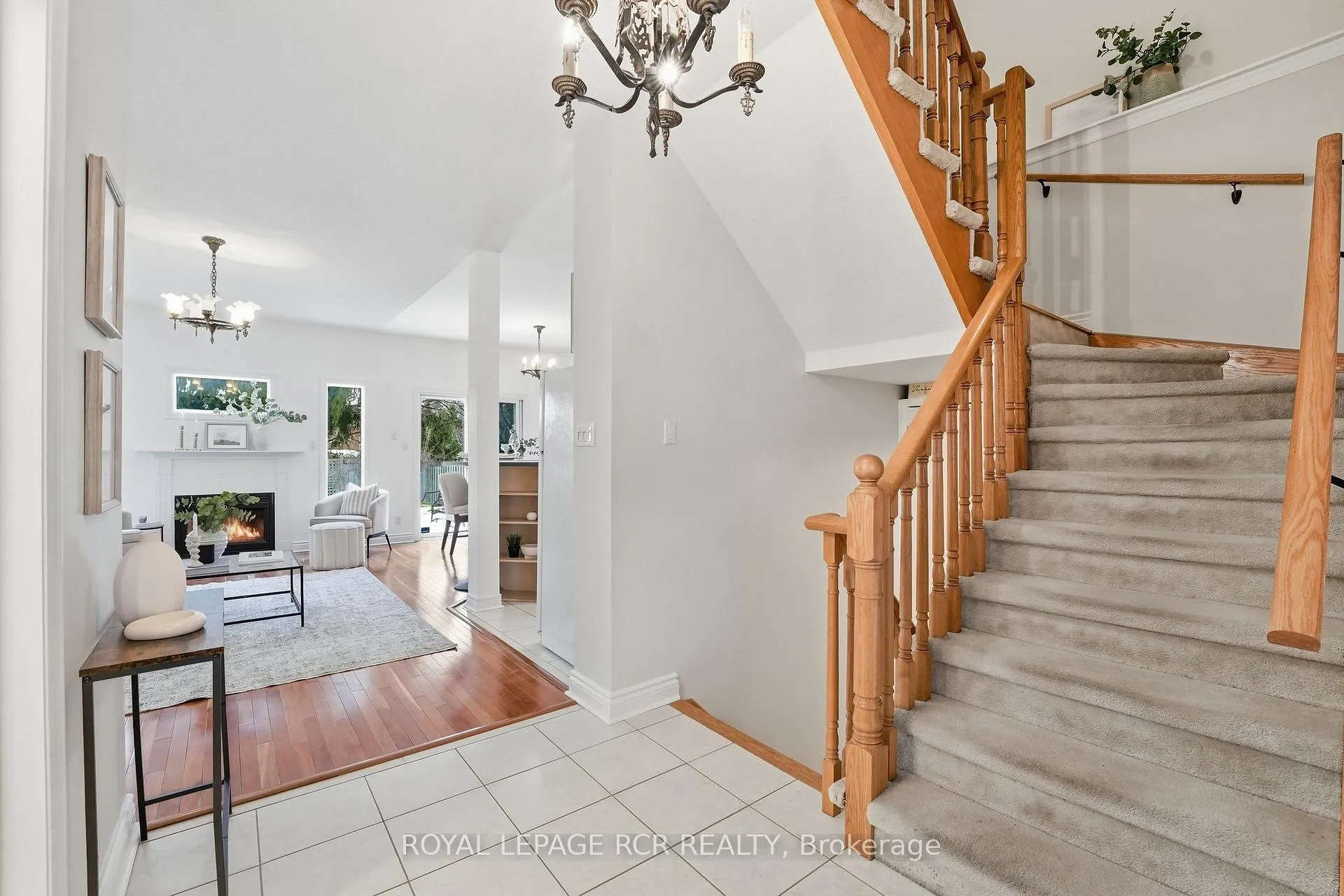 Photo 6 of 122 Downey Circle, Aurora, Bayview Wellington — HOMEH