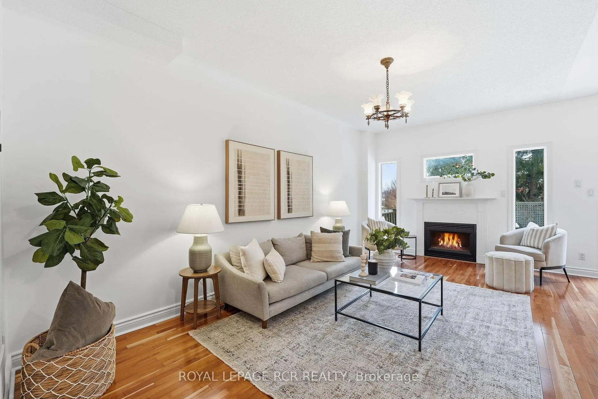 Photo 7 of 122 Downey Circle, Aurora, Bayview Wellington — HOMEH