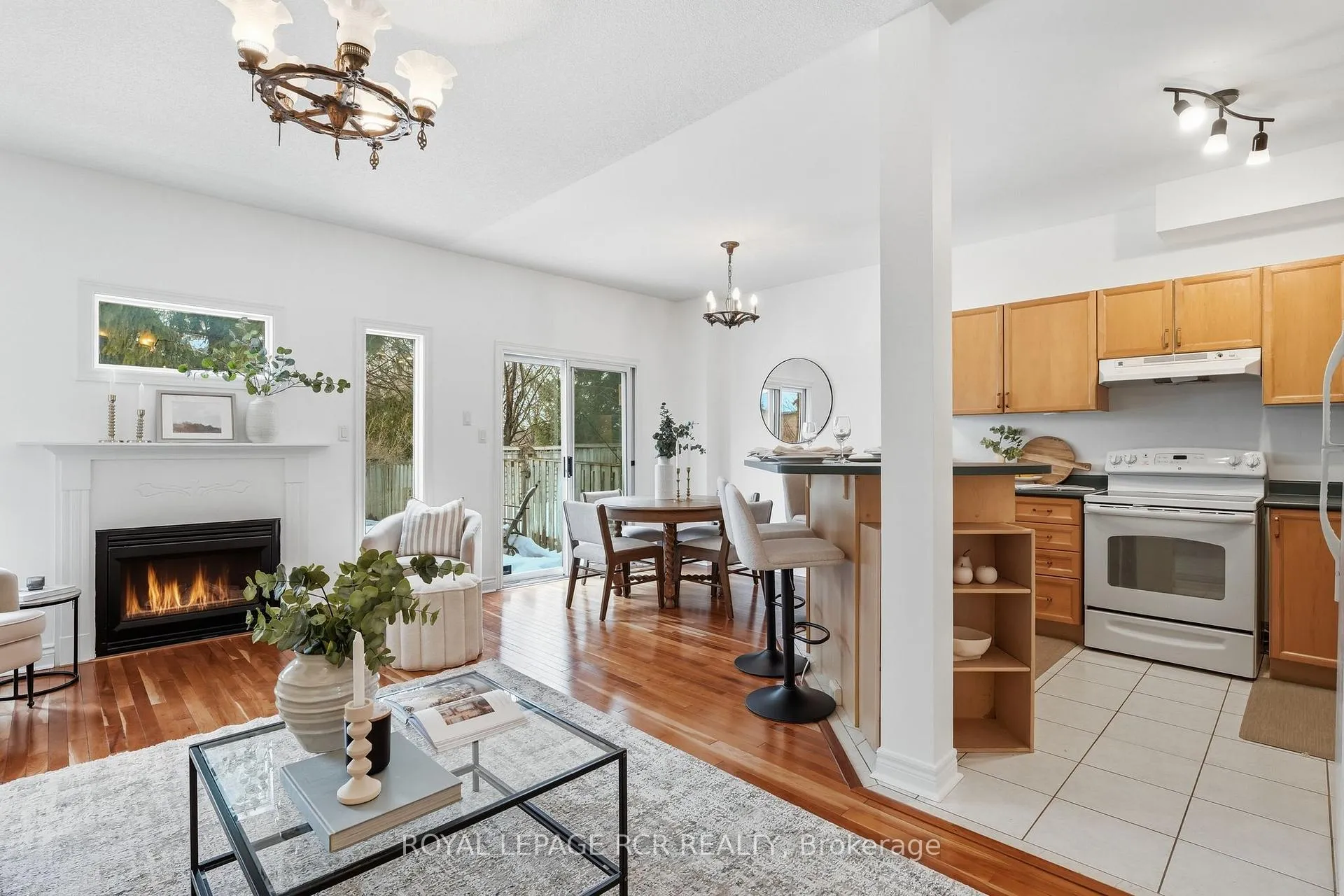 Photo 10 of 122 Downey Circle, Aurora, Bayview Wellington — HOMEH