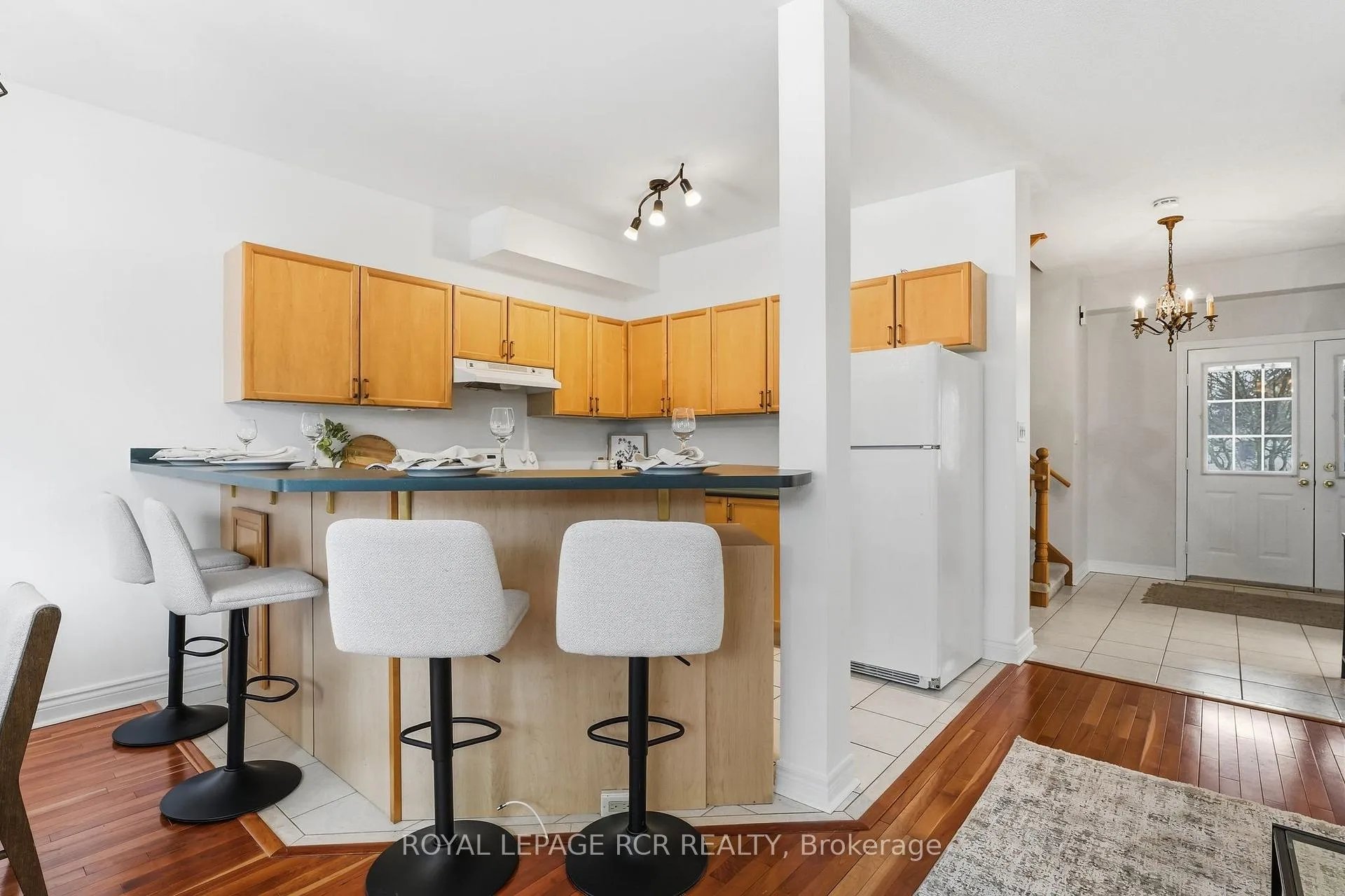 Photo 11 of 122 Downey Circle, Aurora, Bayview Wellington — HOMEH