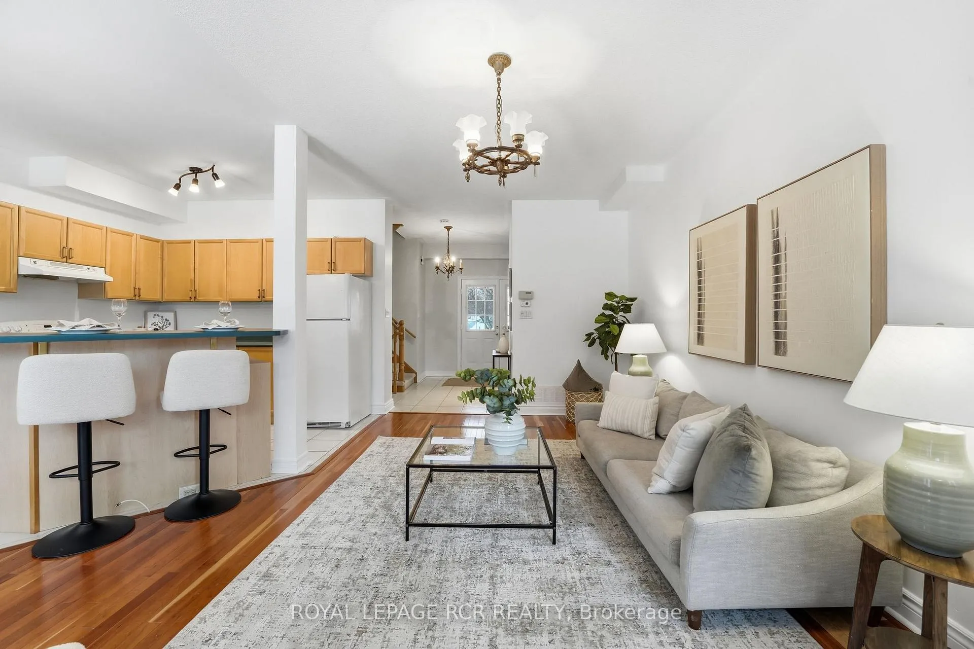 Photo 12 of 122 Downey Circle, Aurora, Bayview Wellington — HOMEH