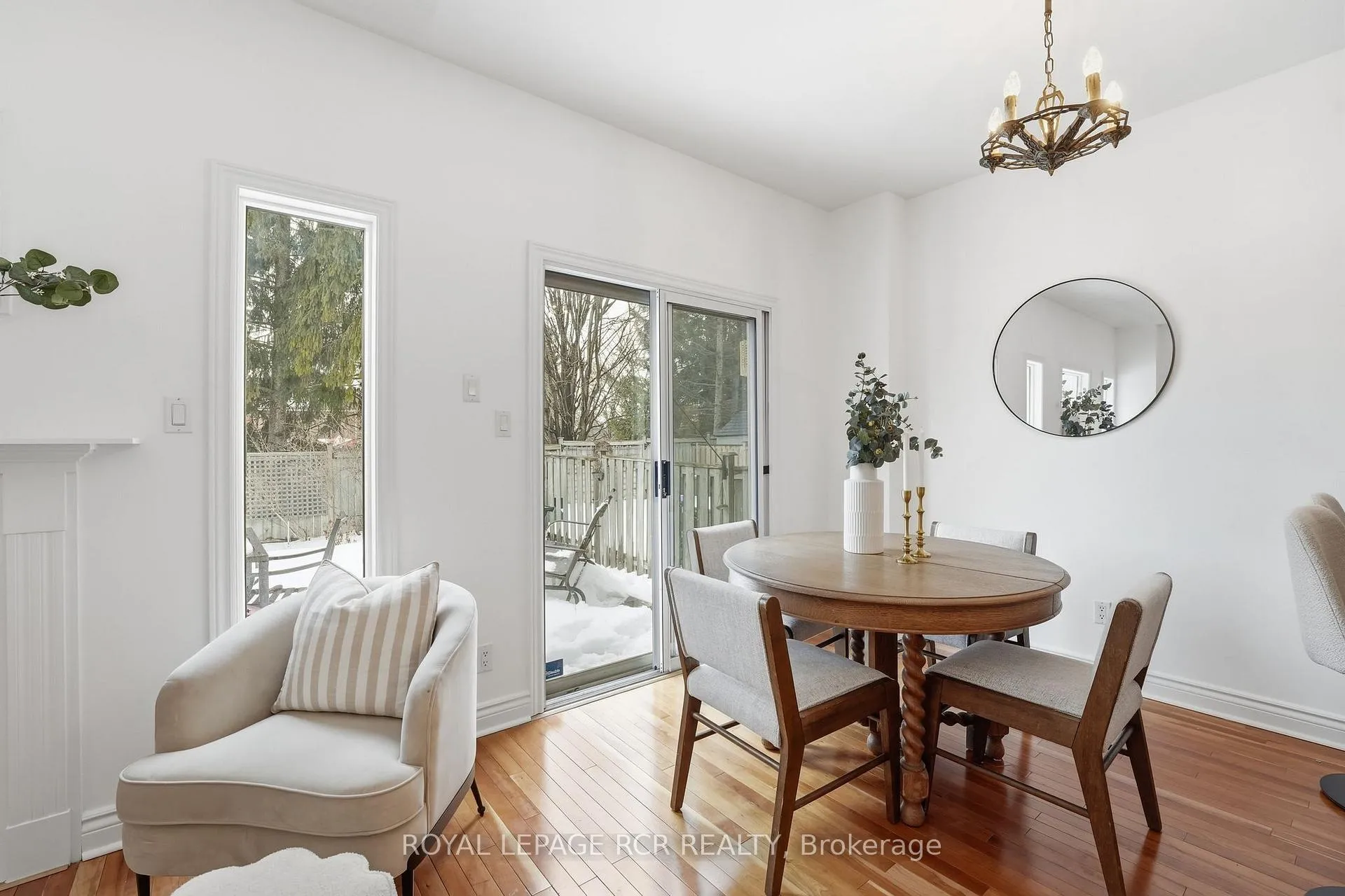 Photo 13 of 122 Downey Circle, Aurora, Bayview Wellington — HOMEH