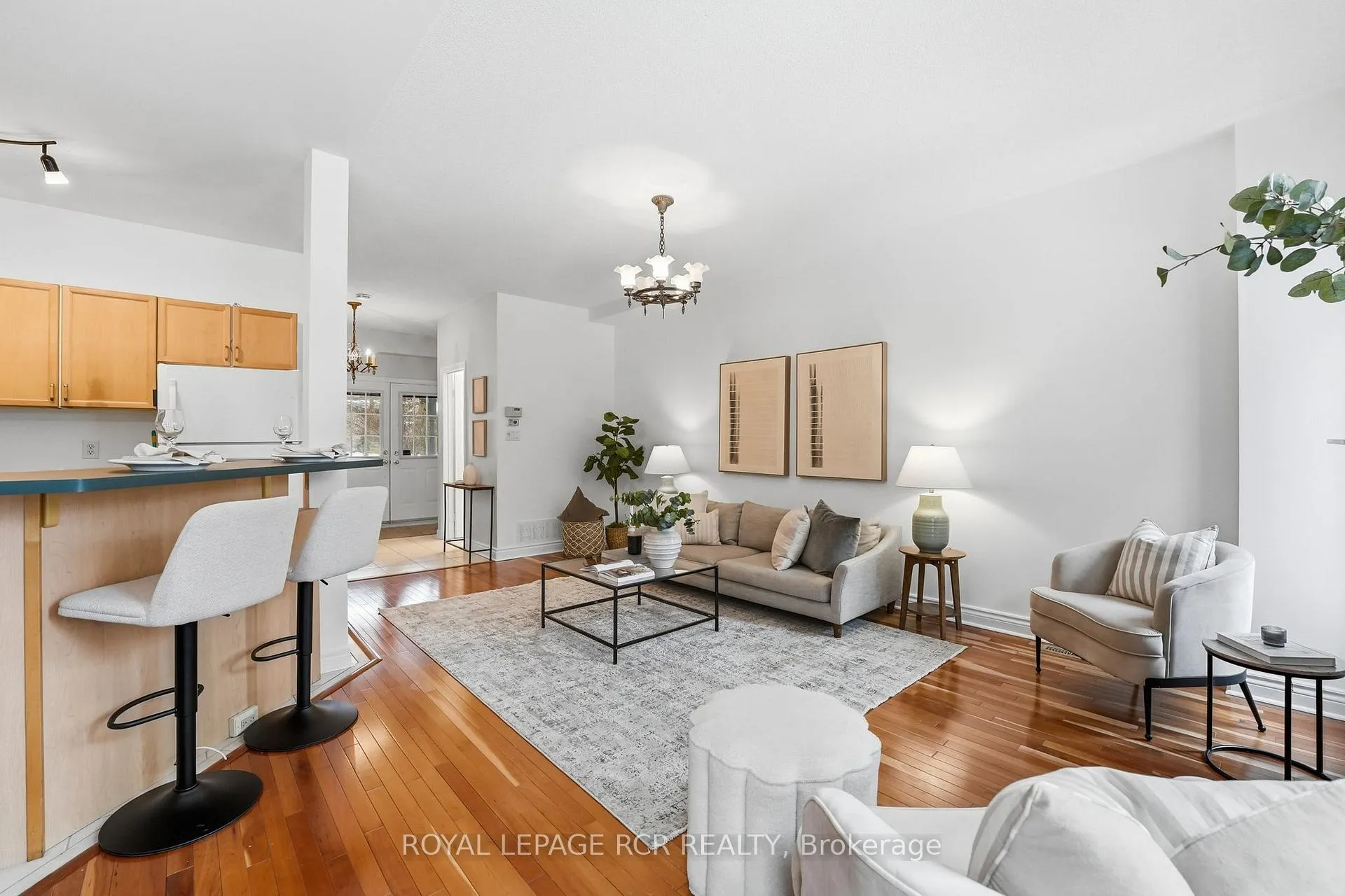 Photo 14 of 122 Downey Circle, Aurora, Bayview Wellington — HOMEH