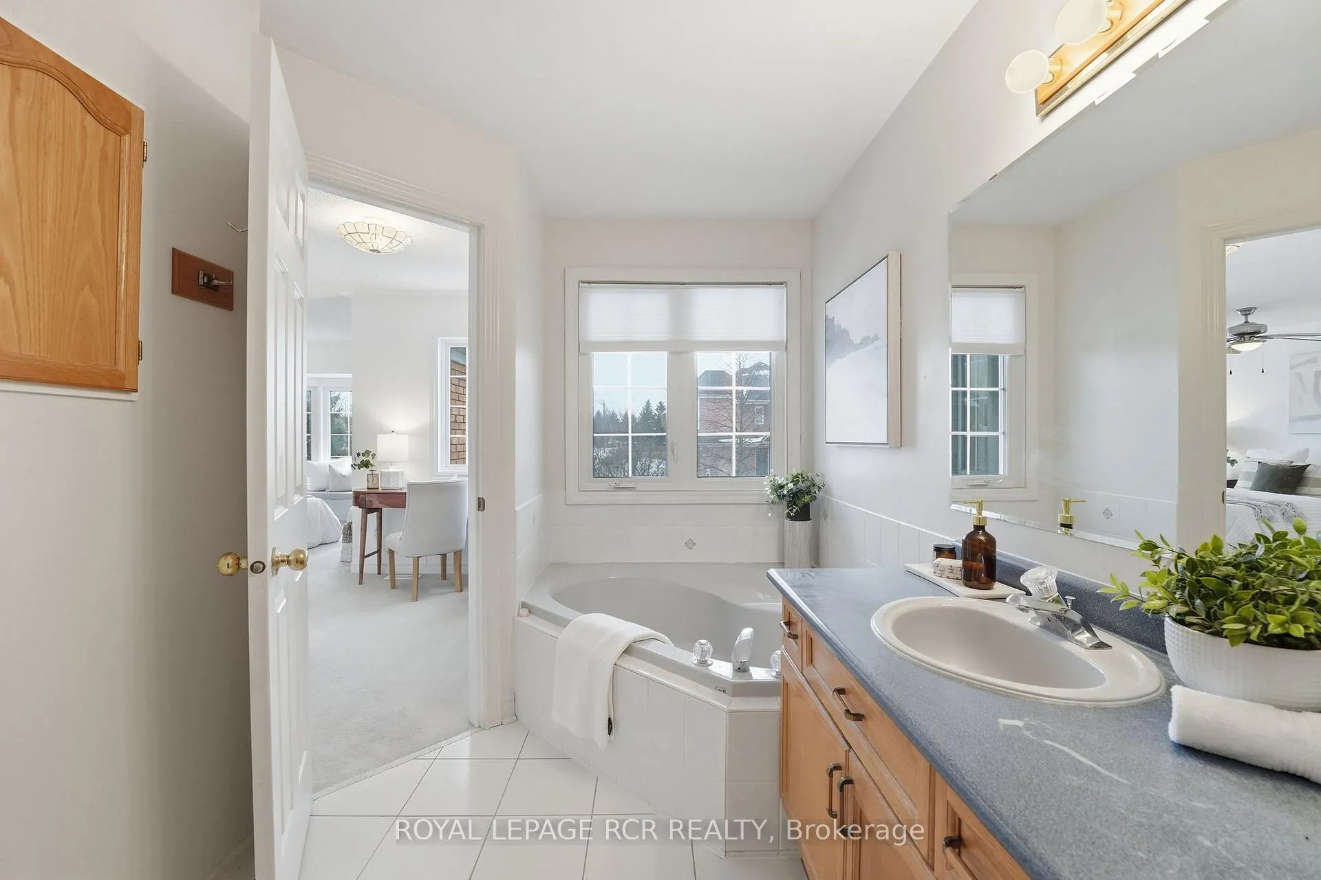 Photo 23 of 122 Downey Circle, Aurora, Bayview Wellington — HOMEH