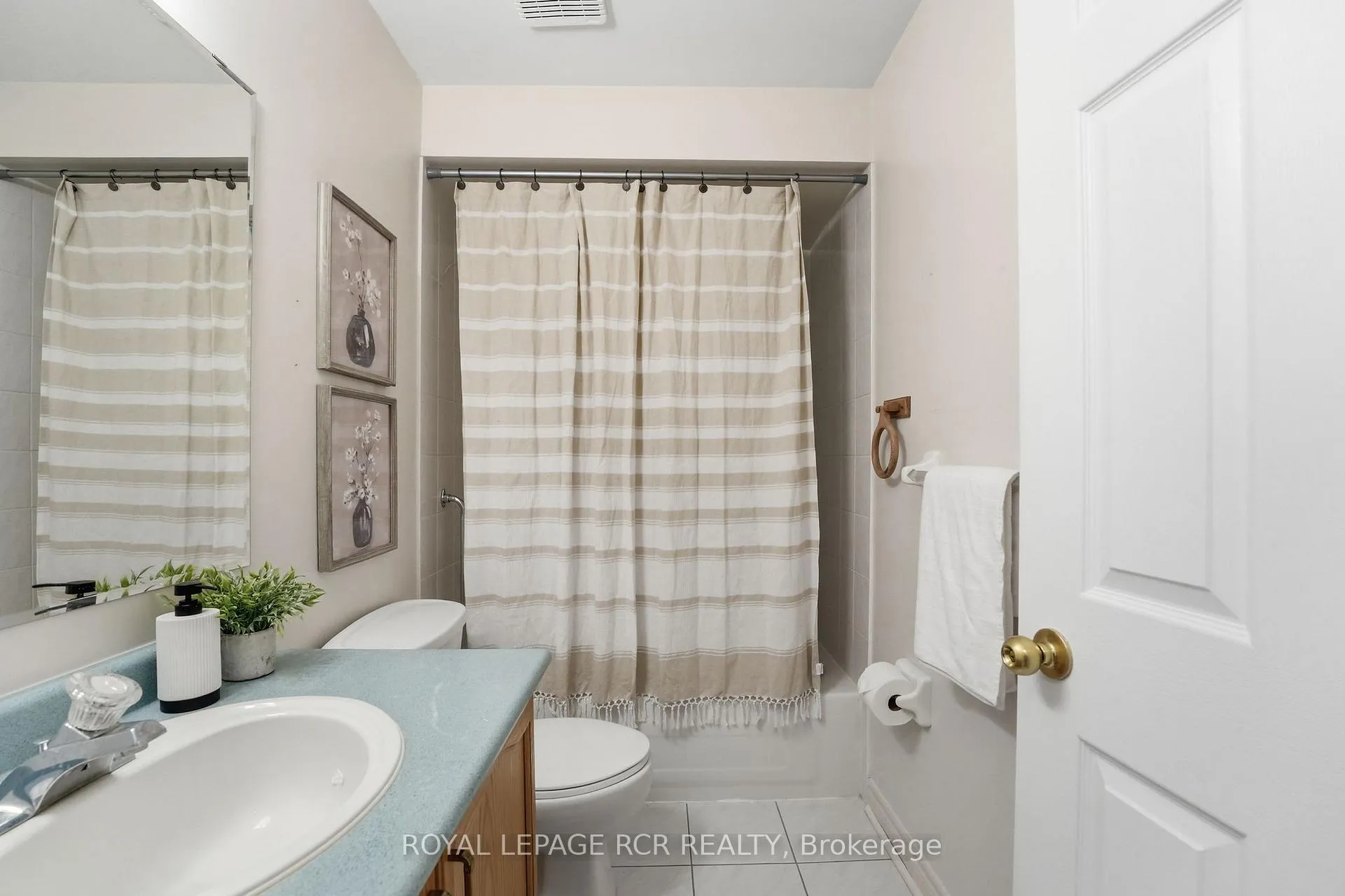 Photo 30 of 122 Downey Circle, Aurora, Bayview Wellington — HOMEH