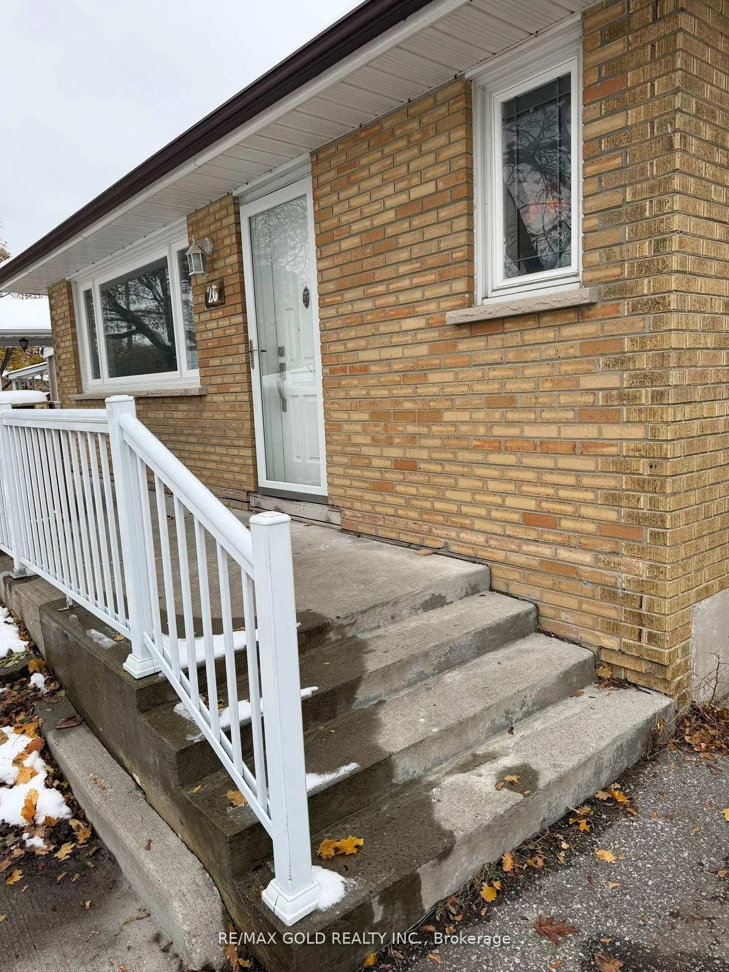 Photo 2 of Unit Upper, 26 Moncrieff Drive, Etobicoke, Rexdale-Kipling — HOMEH