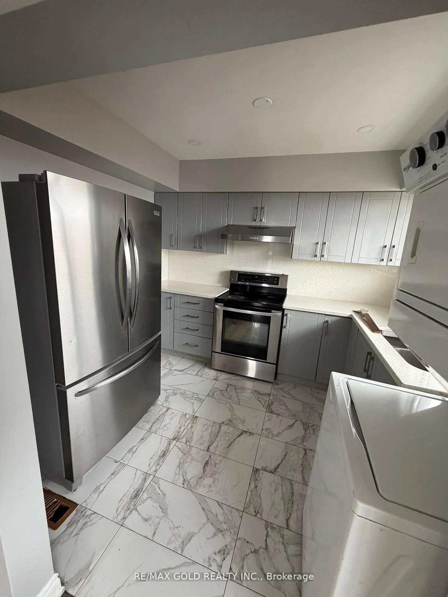 Photo 3 of Unit Upper, 26 Moncrieff Drive, Etobicoke, Rexdale-Kipling — HOMEH