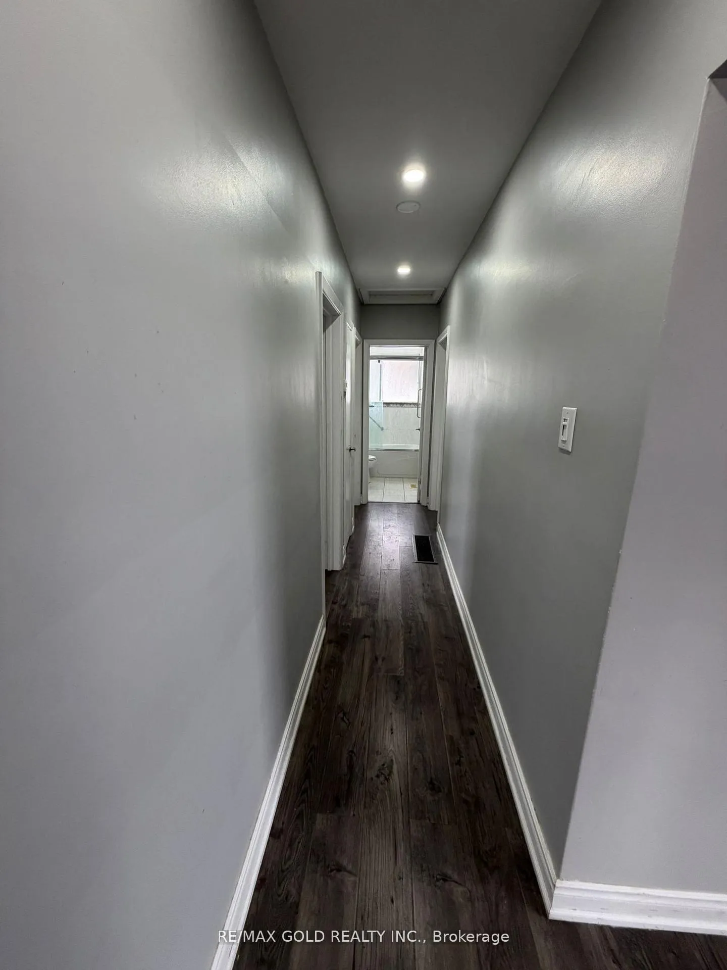 Photo 8 of Unit Upper, 26 Moncrieff Drive, Etobicoke, Rexdale-Kipling — HOMEH