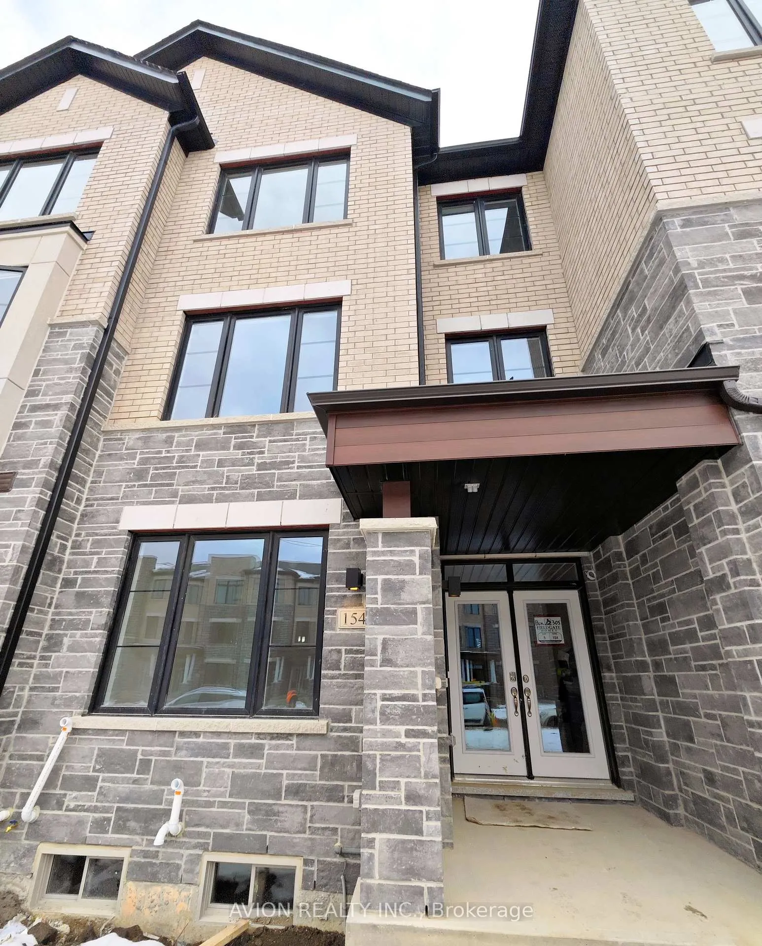 Front of 154 Vine Cliff Boulevard