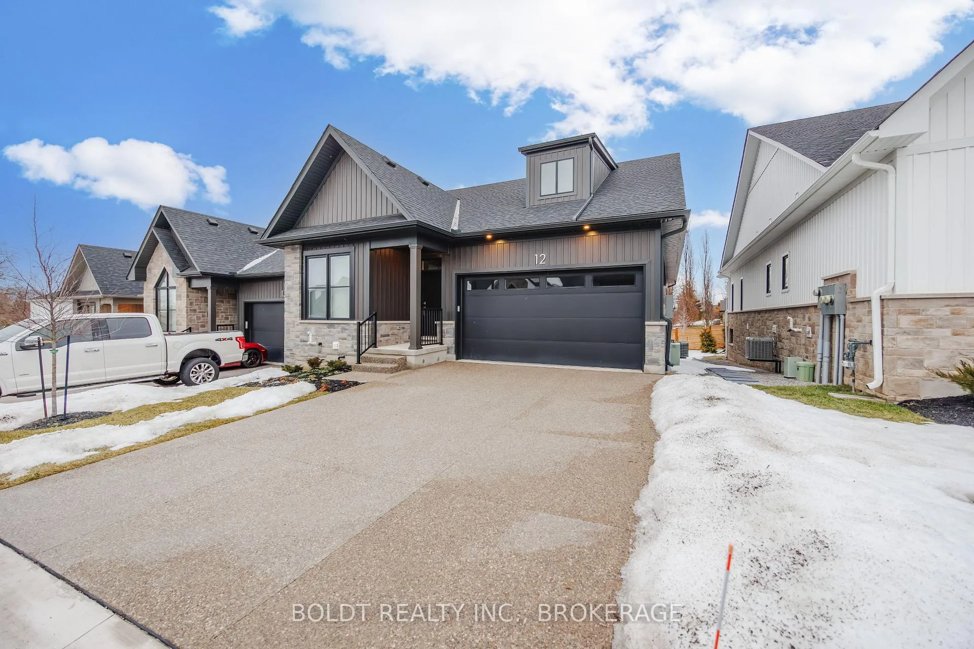 Photo 2 of Unit 12, 205 St. David's Road, Thorold, Confederation Heights — HOMEH