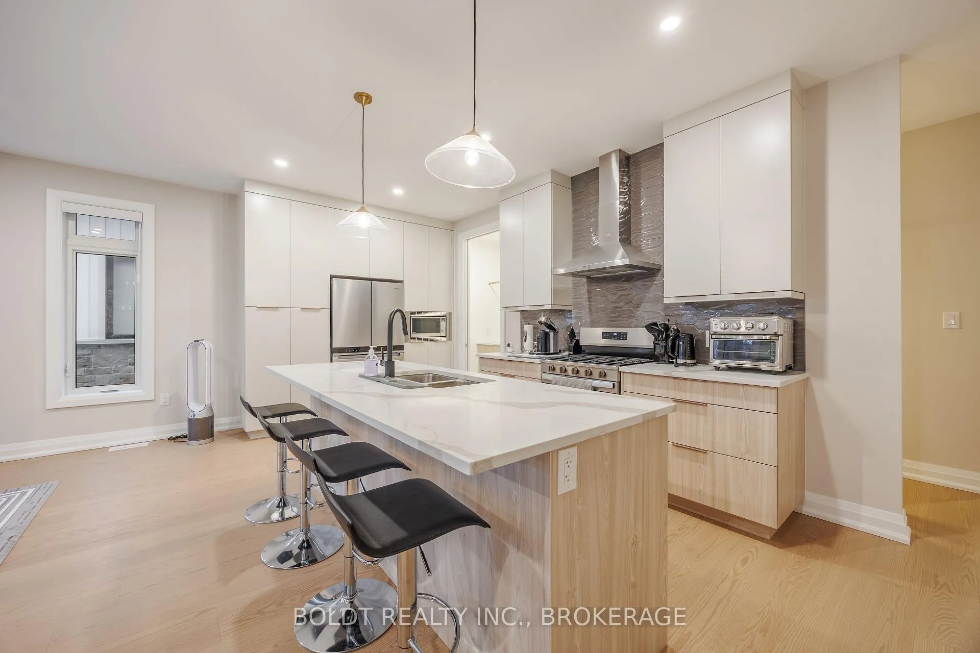 Photo 6 of Unit 12, 205 St. David's Road, Thorold, Confederation Heights — HOMEH