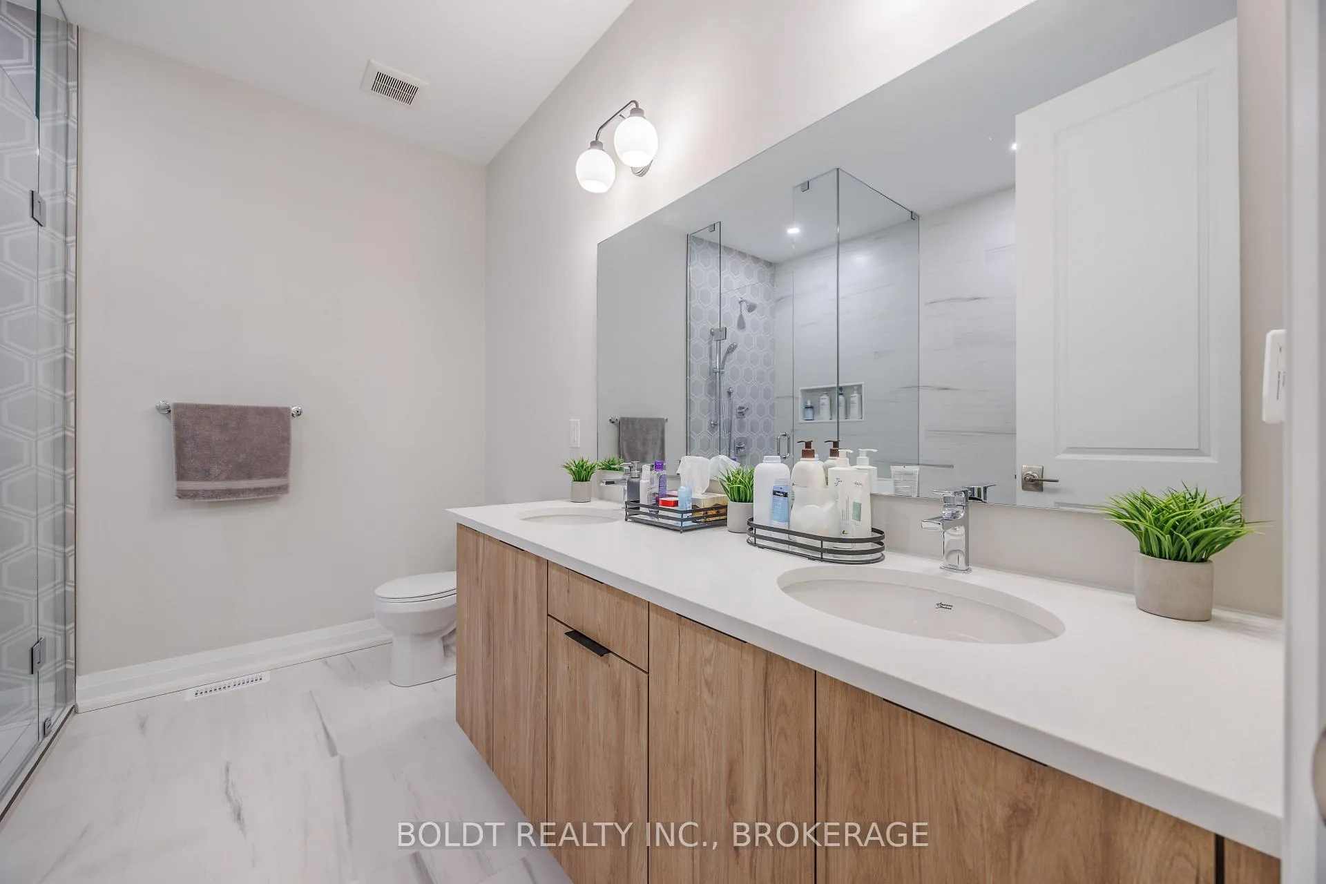 Photo 13 of Unit 12, 205 St. David's Road, Thorold, Confederation Heights — HOMEH