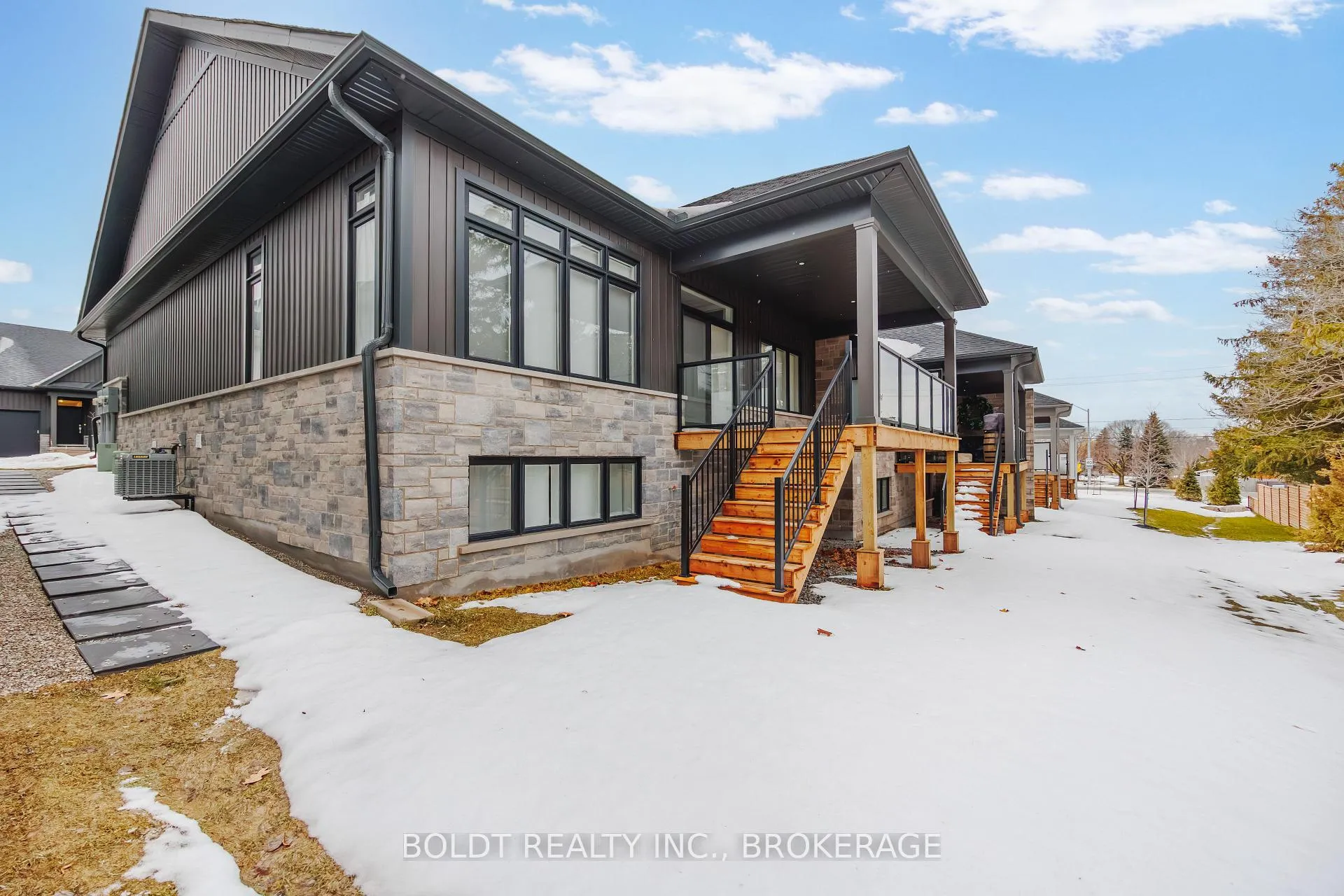 Photo 26 of Unit 12, 205 St. David's Road, Thorold, Confederation Heights — HOMEH