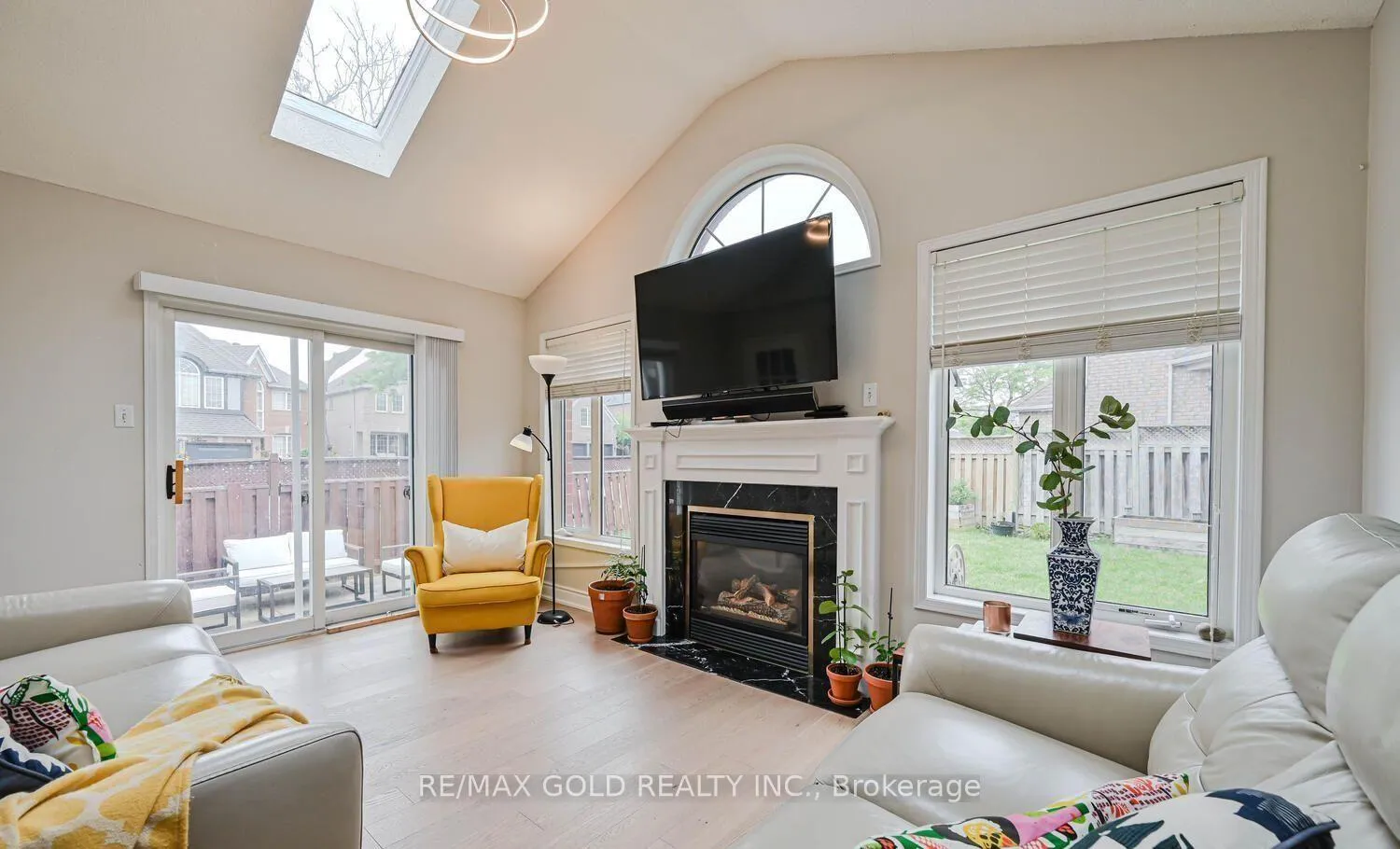 Photo 2 of 44 Ribbon Drive, Brampton, Sandringham-Wellington — HOMEH