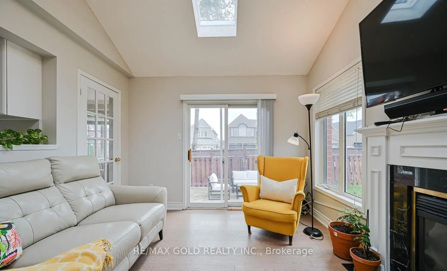 Photo 3 of 44 Ribbon Drive, Brampton, Sandringham-Wellington — HOMEH