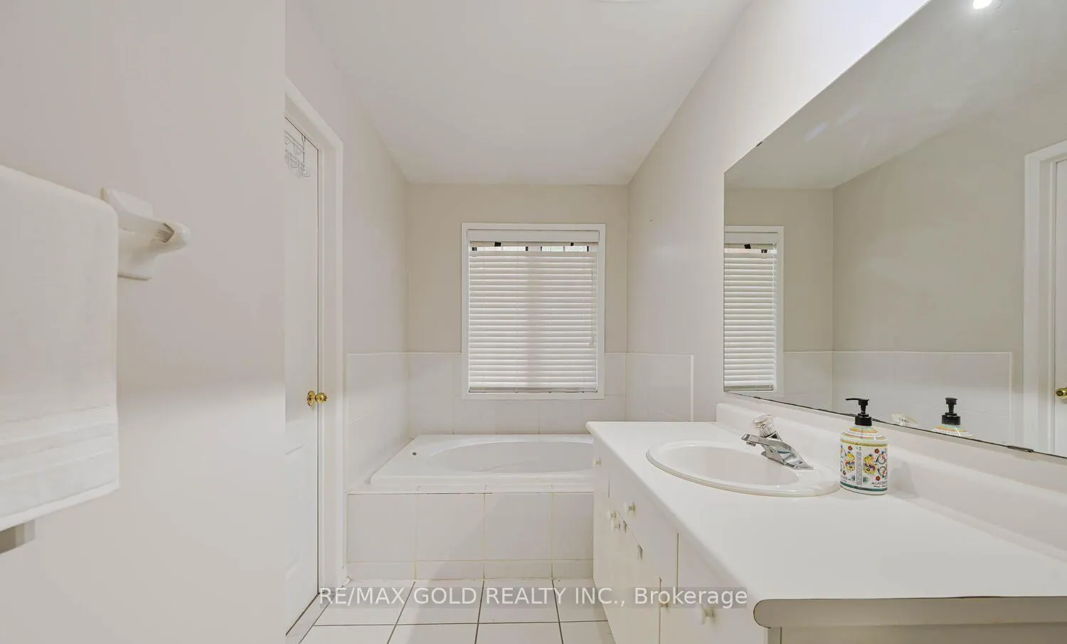 Photo 23 of 44 Ribbon Drive, Brampton, Sandringham-Wellington — HOMEH