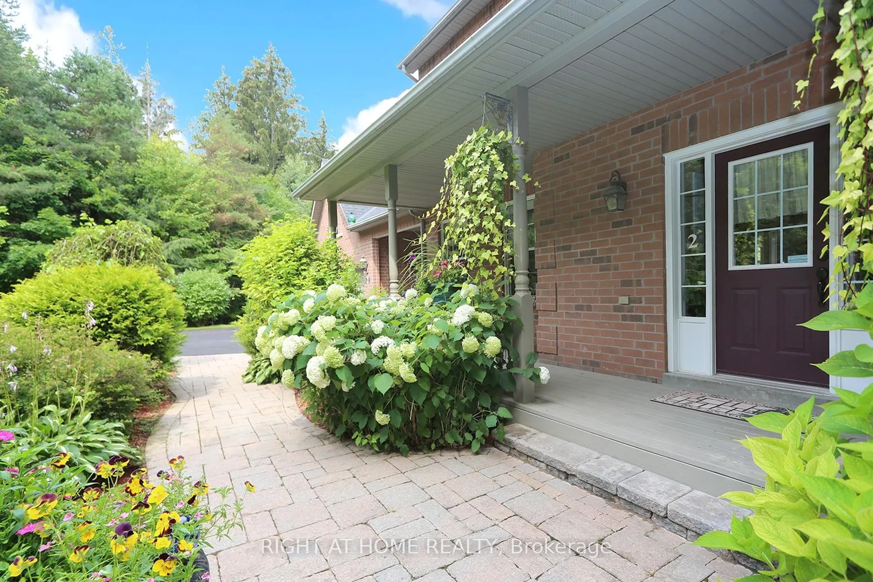 Photo 3 of 2 Oakview Place, Uxbridge, Rural Uxbridge — HOMEH