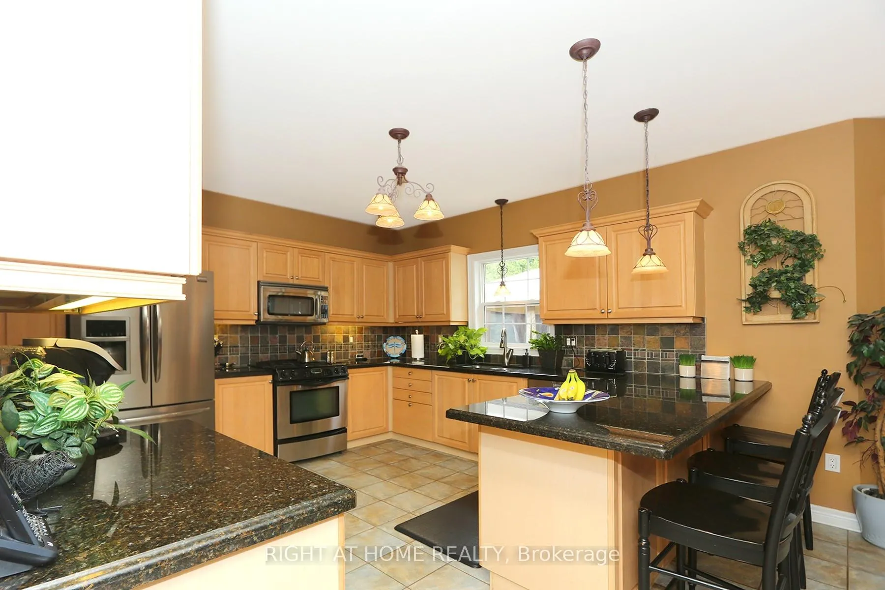 Photo 9 of 2 Oakview Place, Uxbridge, Rural Uxbridge — HOMEH